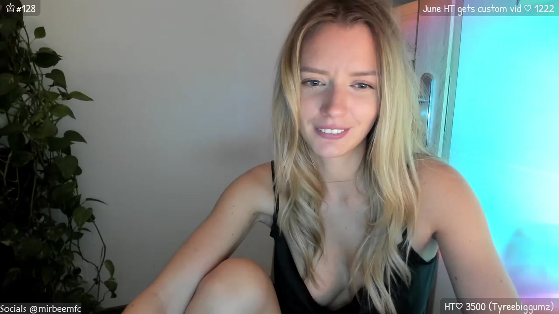 Gallery image thumbnail from MirBee's myfreecams stream on, 06/03/2023, 24:12 image 13 of 20