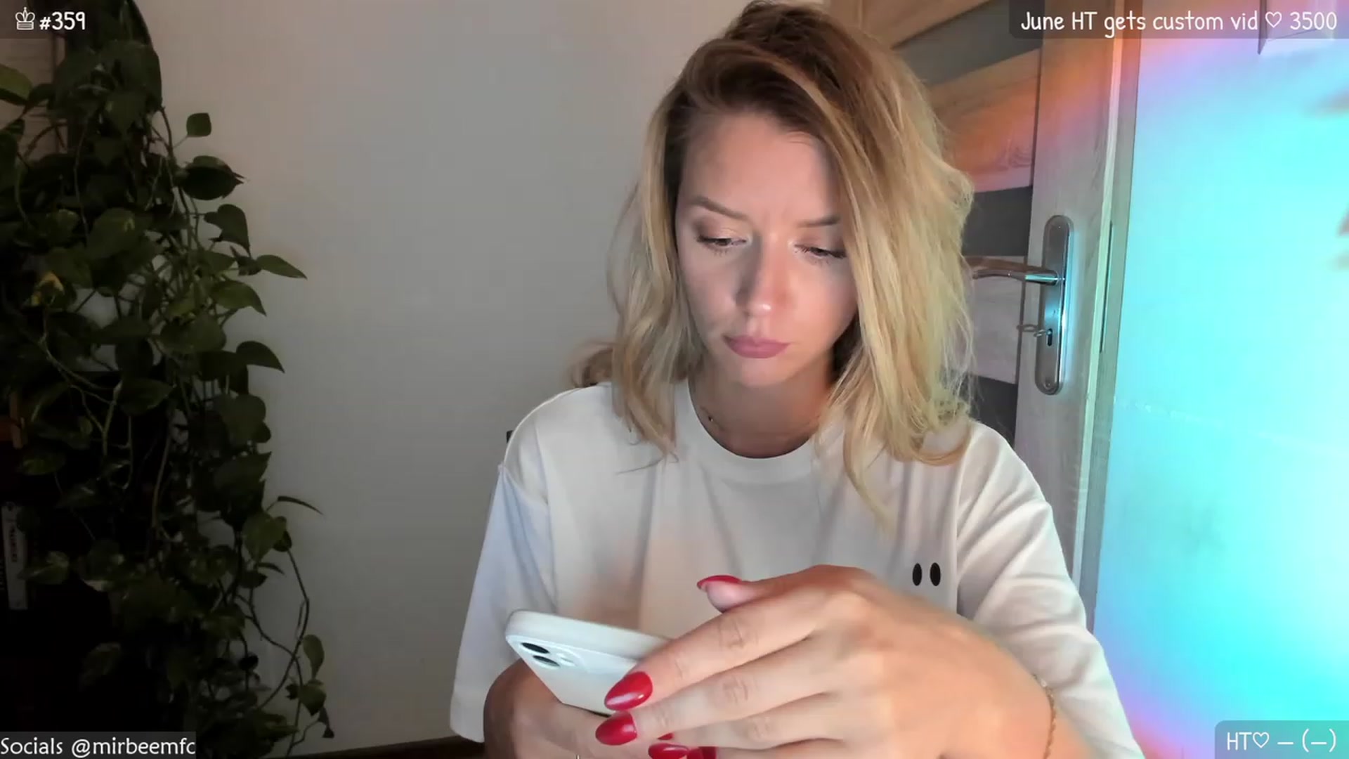 Gallery image thumbnail from MirBee's myfreecams stream on, 06/06/2023, 22:13 image 1 of 20
