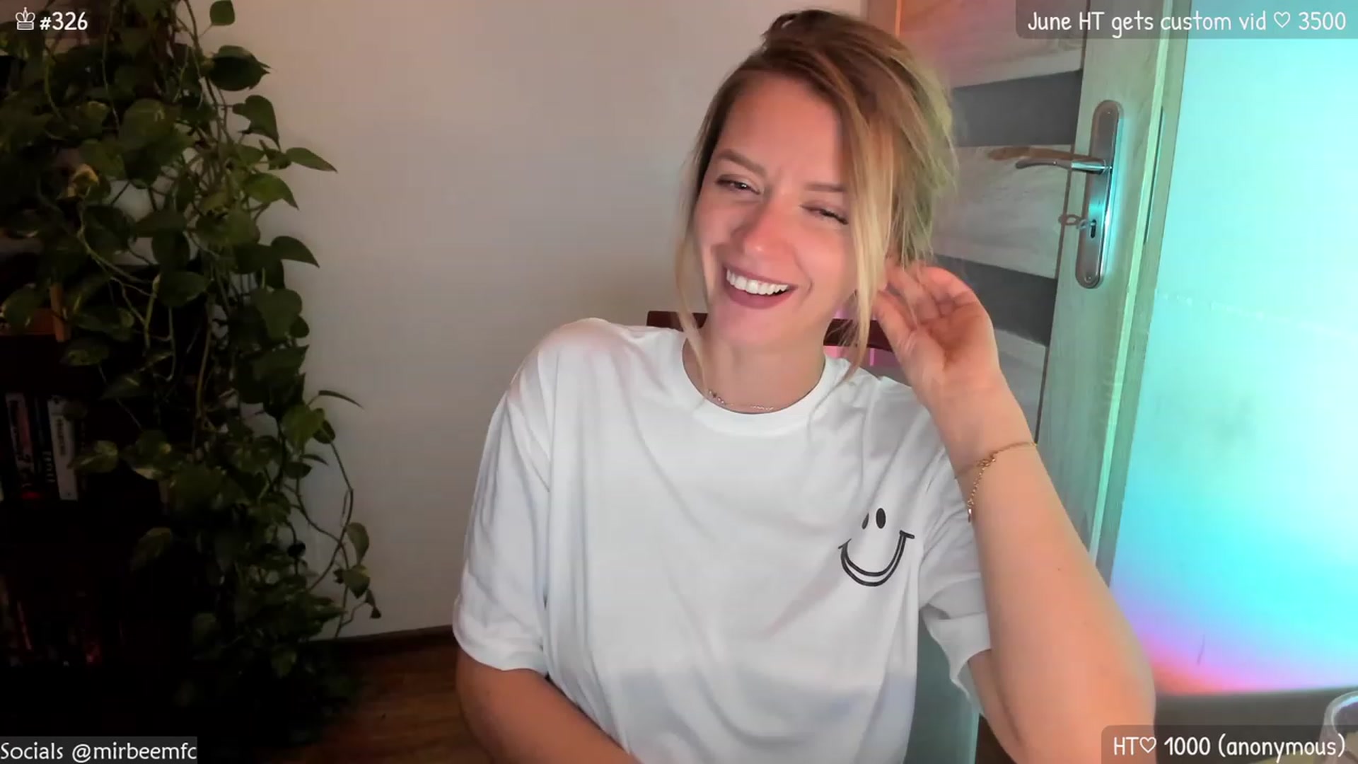 Gallery image thumbnail from MirBee's myfreecams stream on, 06/06/2023, 23:37 image 15 of 20