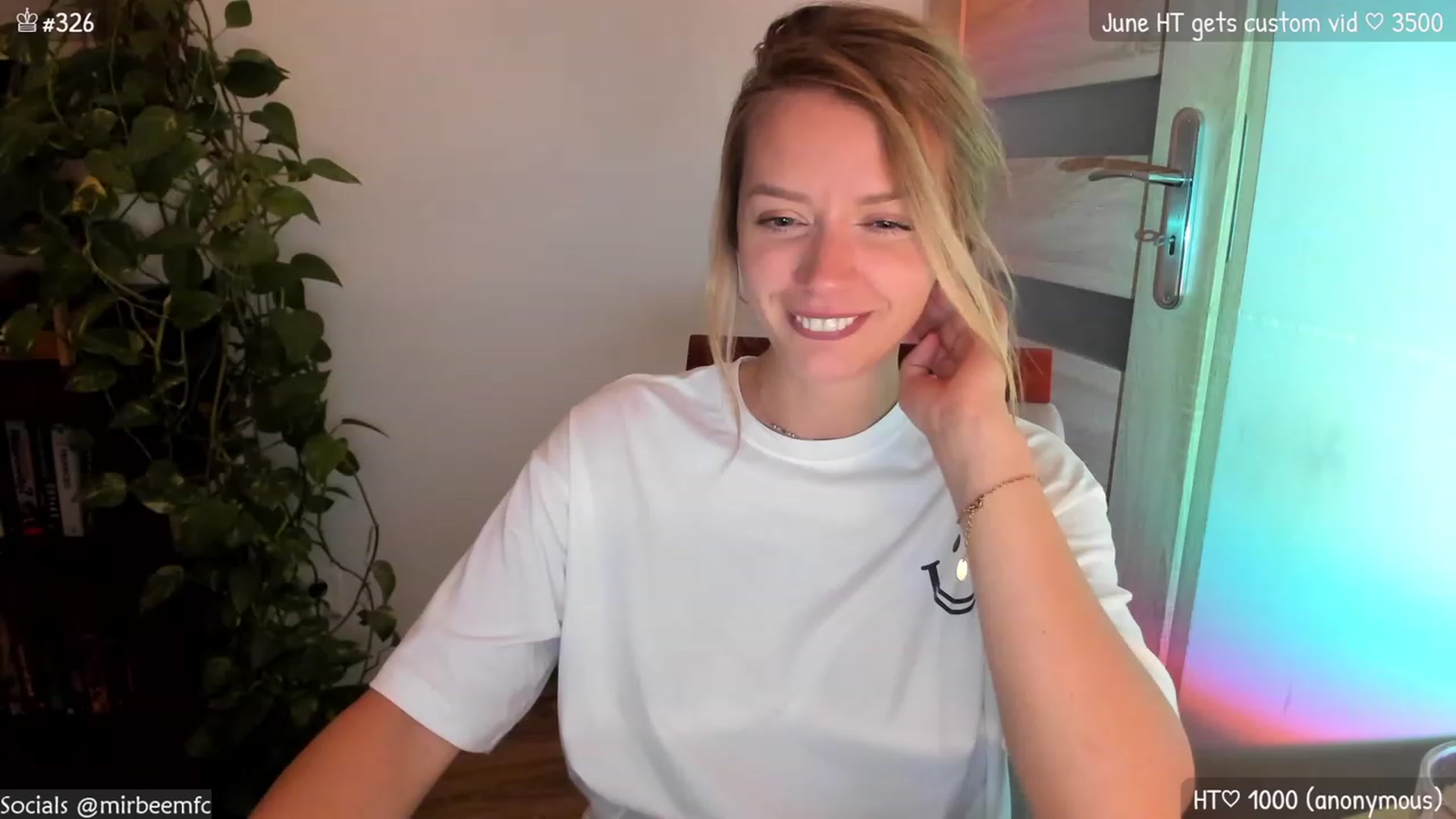 Gallery image thumbnail from MirBee's myfreecams stream on, 06/06/2023, 23:37 image 16 of 20