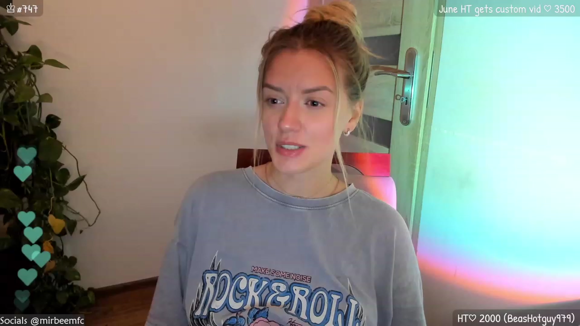 Gallery image thumbnail from MirBee's myfreecams stream on, 06/20/2023, 21:41 image 5 of 20