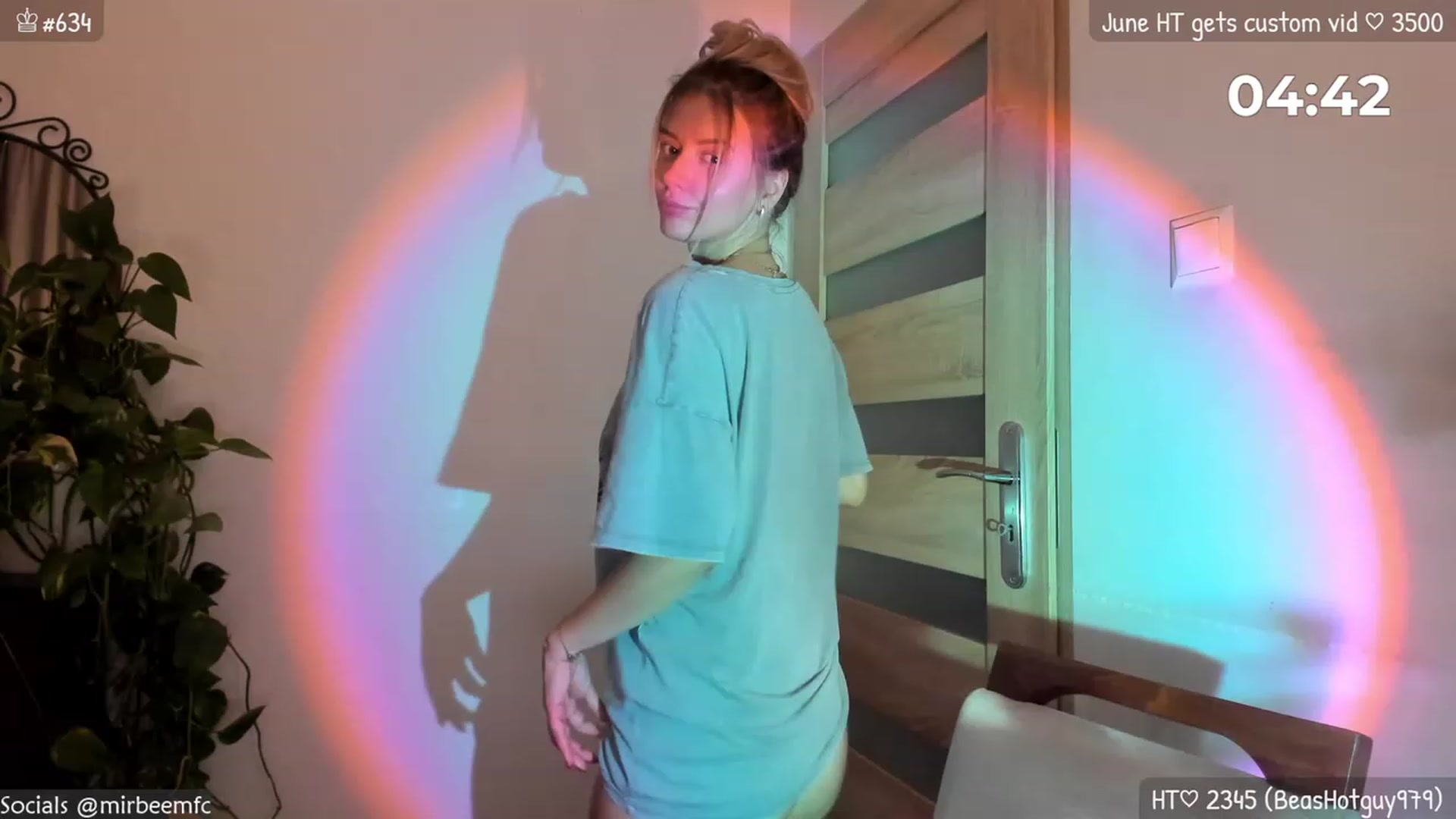 Gallery image thumbnail from MirBee's myfreecams stream on, 06/20/2023, 23:07 image 7 of 20