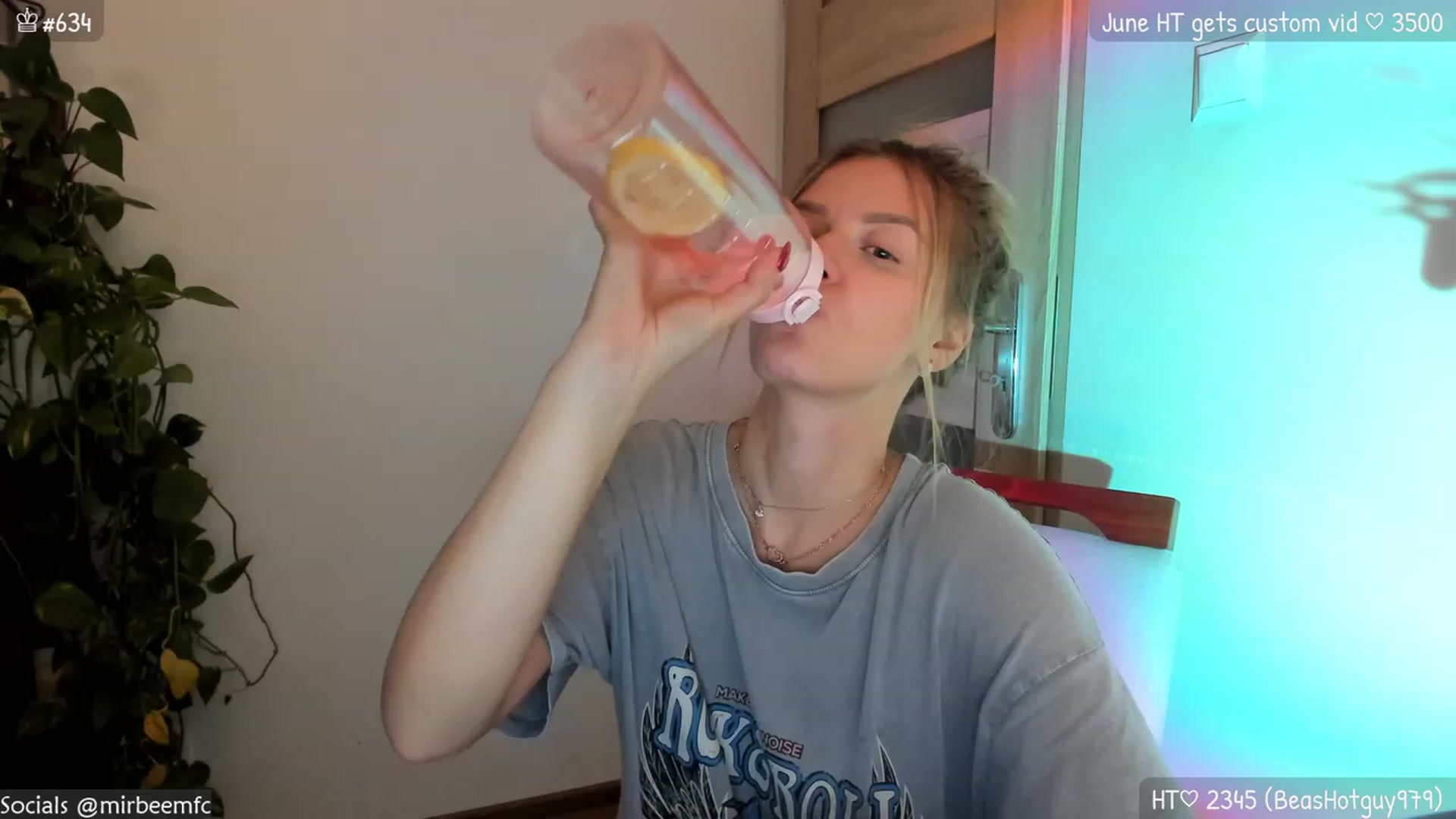 Gallery image thumbnail from MirBee's myfreecams stream on, 06/20/2023, 23:07 image 17 of 20