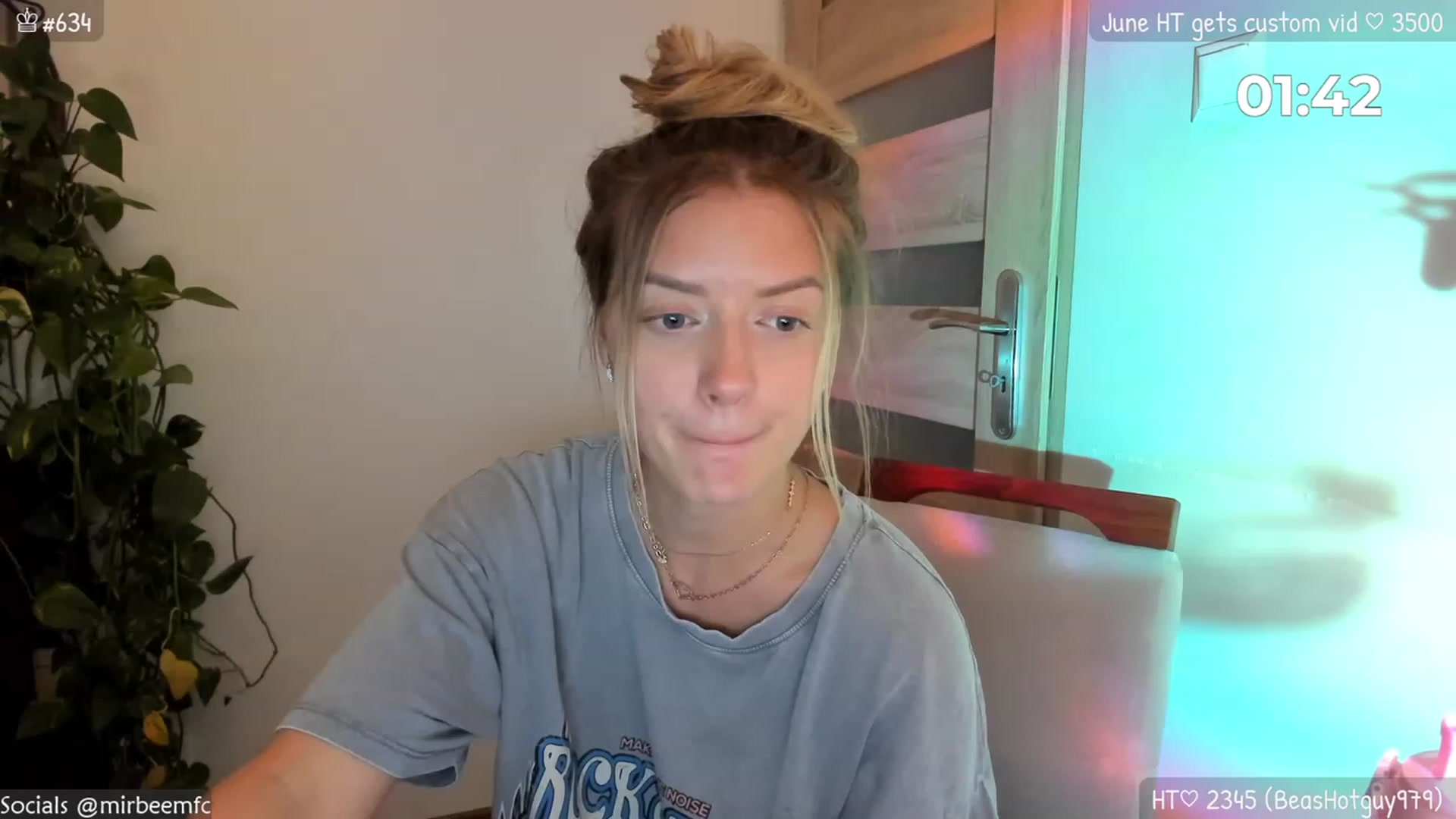 Gallery image thumbnail from MirBee's myfreecams stream on, 06/20/2023, 23:07 image 11 of 20