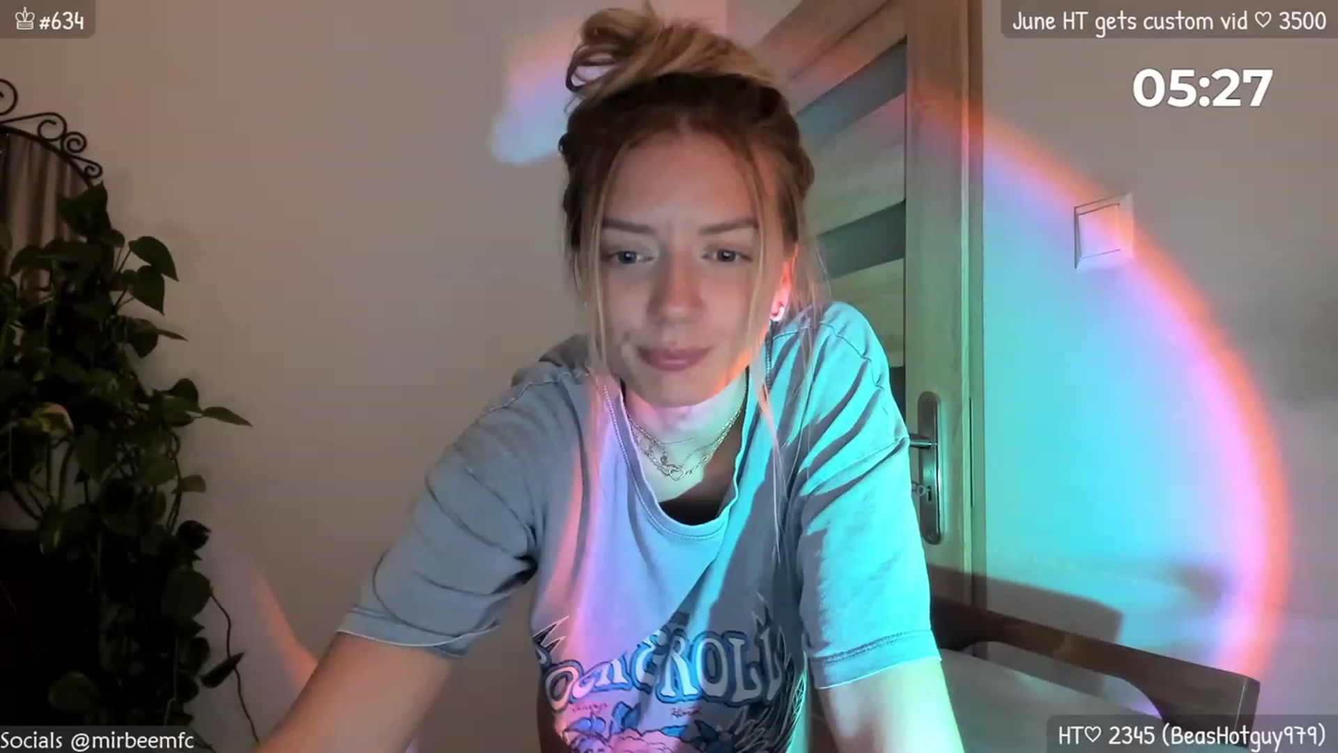 Gallery image thumbnail from MirBee's myfreecams stream on, 06/20/2023, 23:07 image 6 of 20