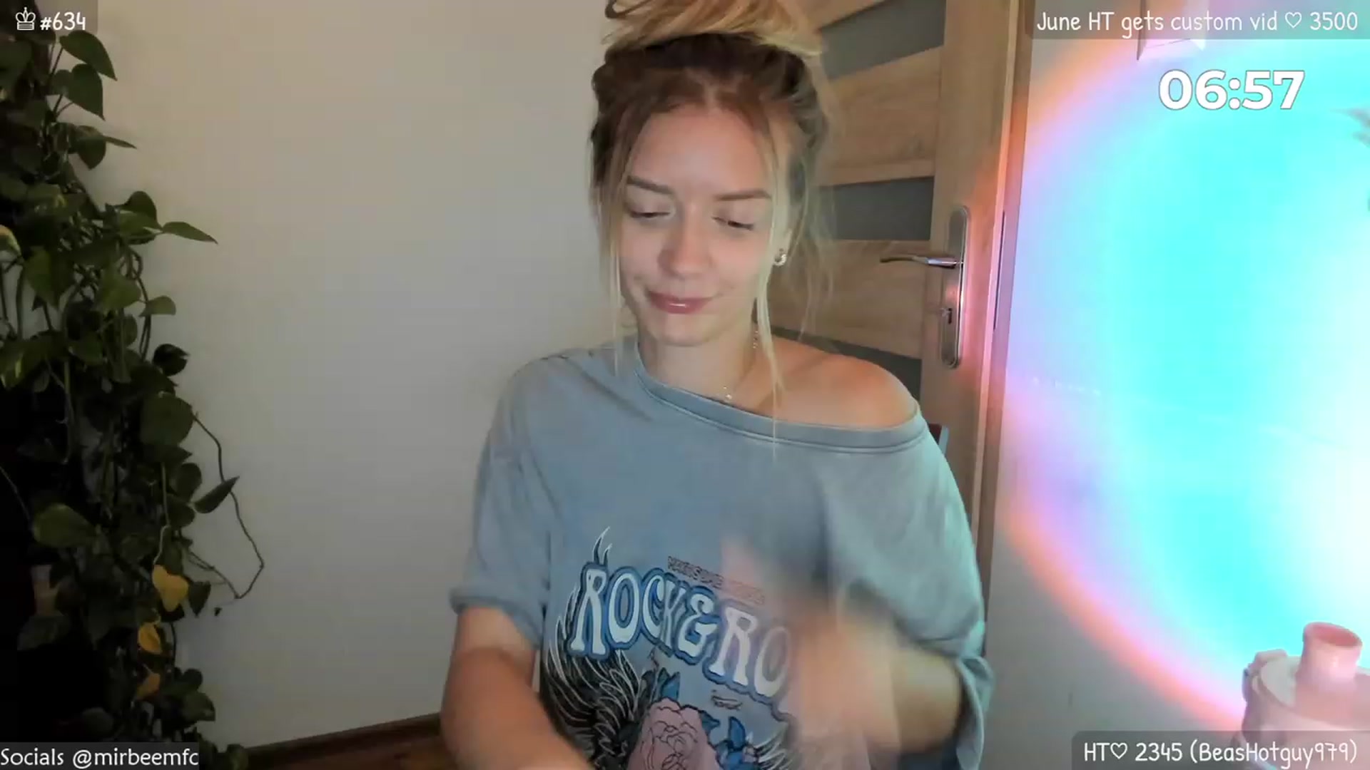 Gallery image thumbnail from MirBee's myfreecams stream on, 06/20/2023, 23:07 image 4 of 20