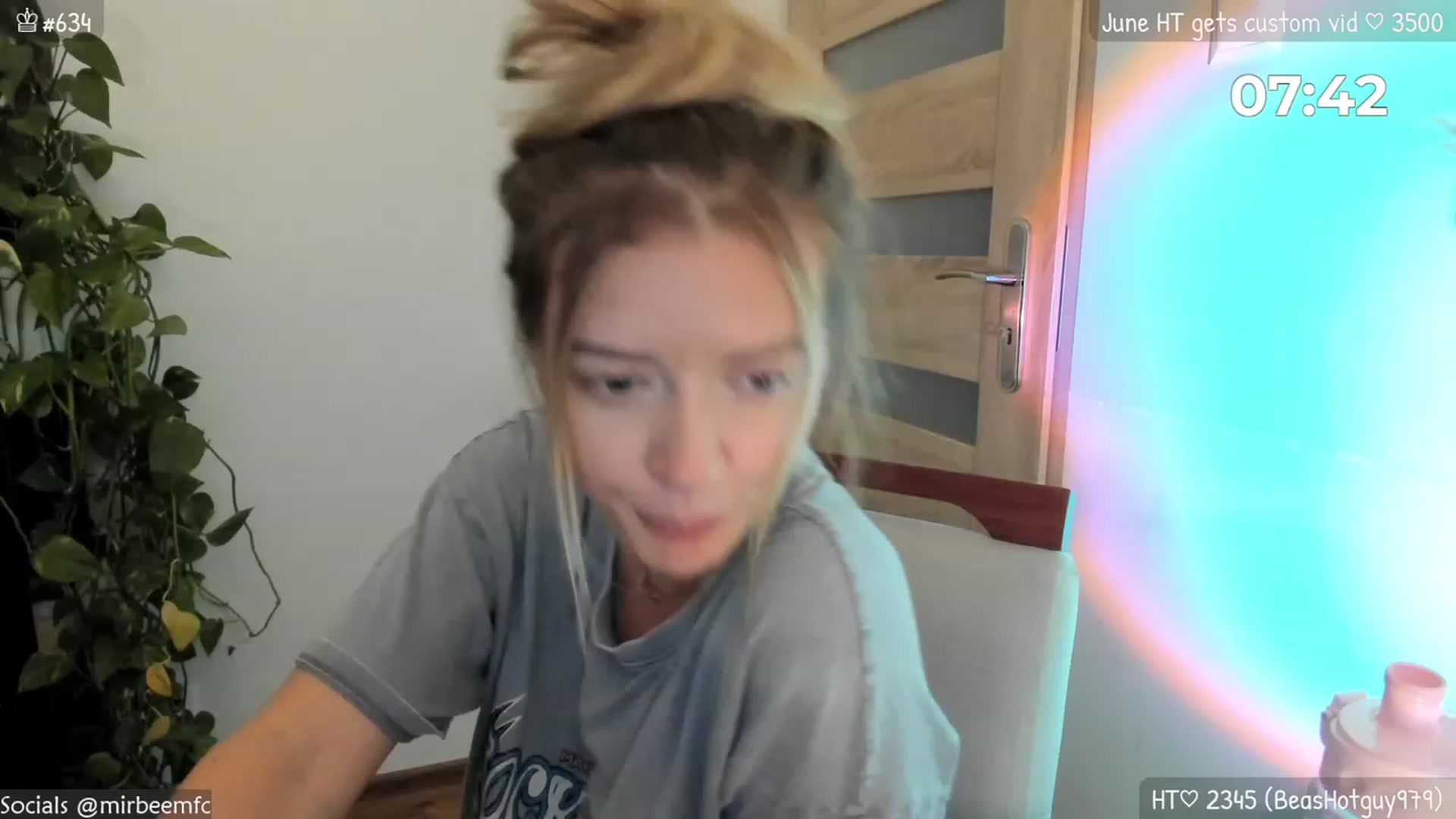 Gallery image thumbnail from MirBee's myfreecams stream on, 06/20/2023, 23:07 image 3 of 20