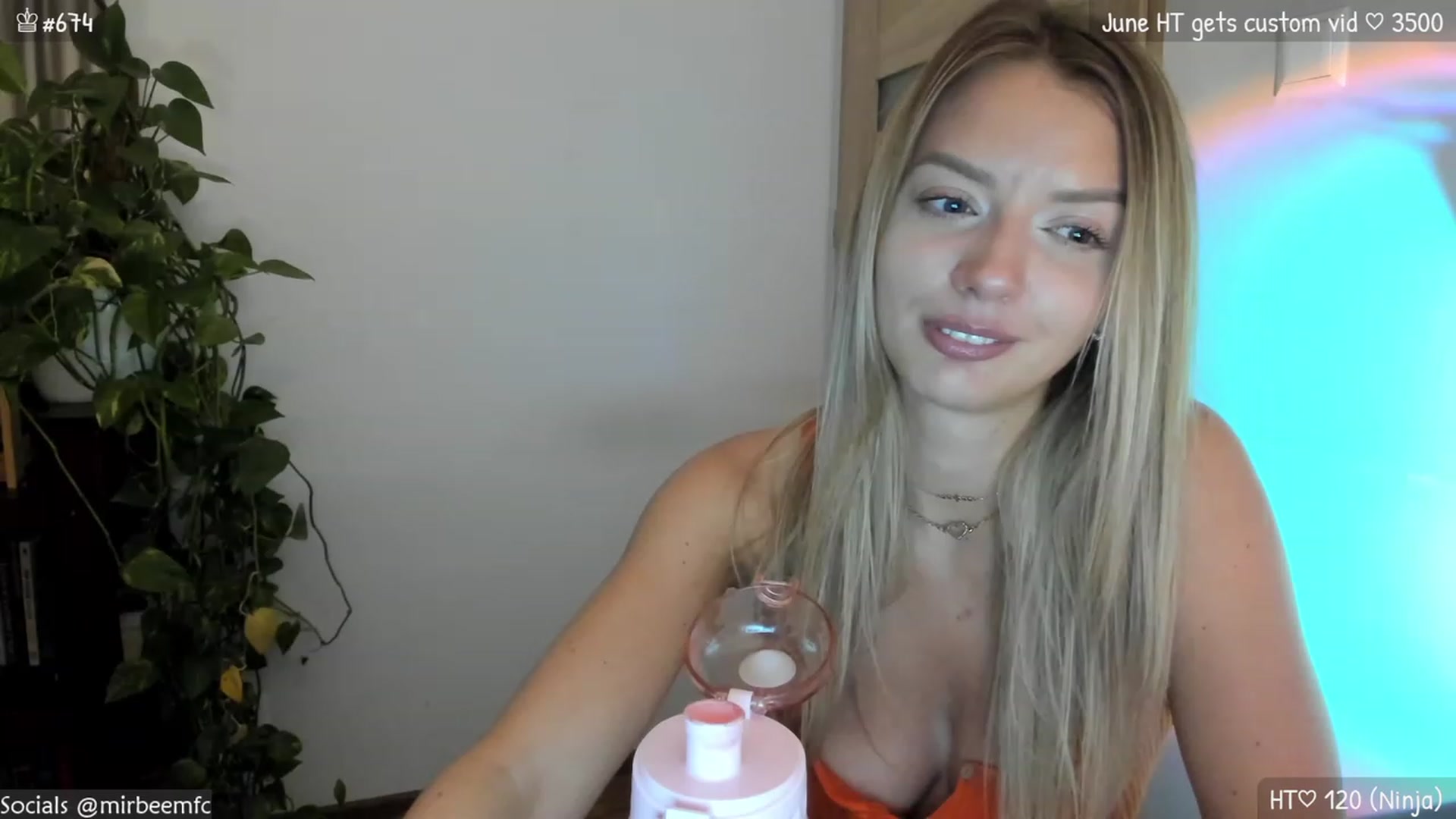 Gallery image thumbnail from MirBee's myfreecams stream on, 06/21/2023, 21:29 image 17 of 20