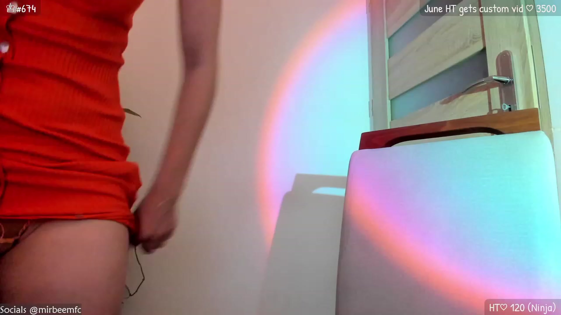 Gallery image thumbnail from MirBee's myfreecams stream on, 06/21/2023, 21:29 image 5 of 20