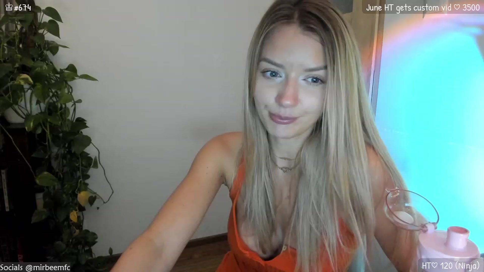Gallery image thumbnail from MirBee's myfreecams stream on, 06/21/2023, 21:29 image 19 of 20