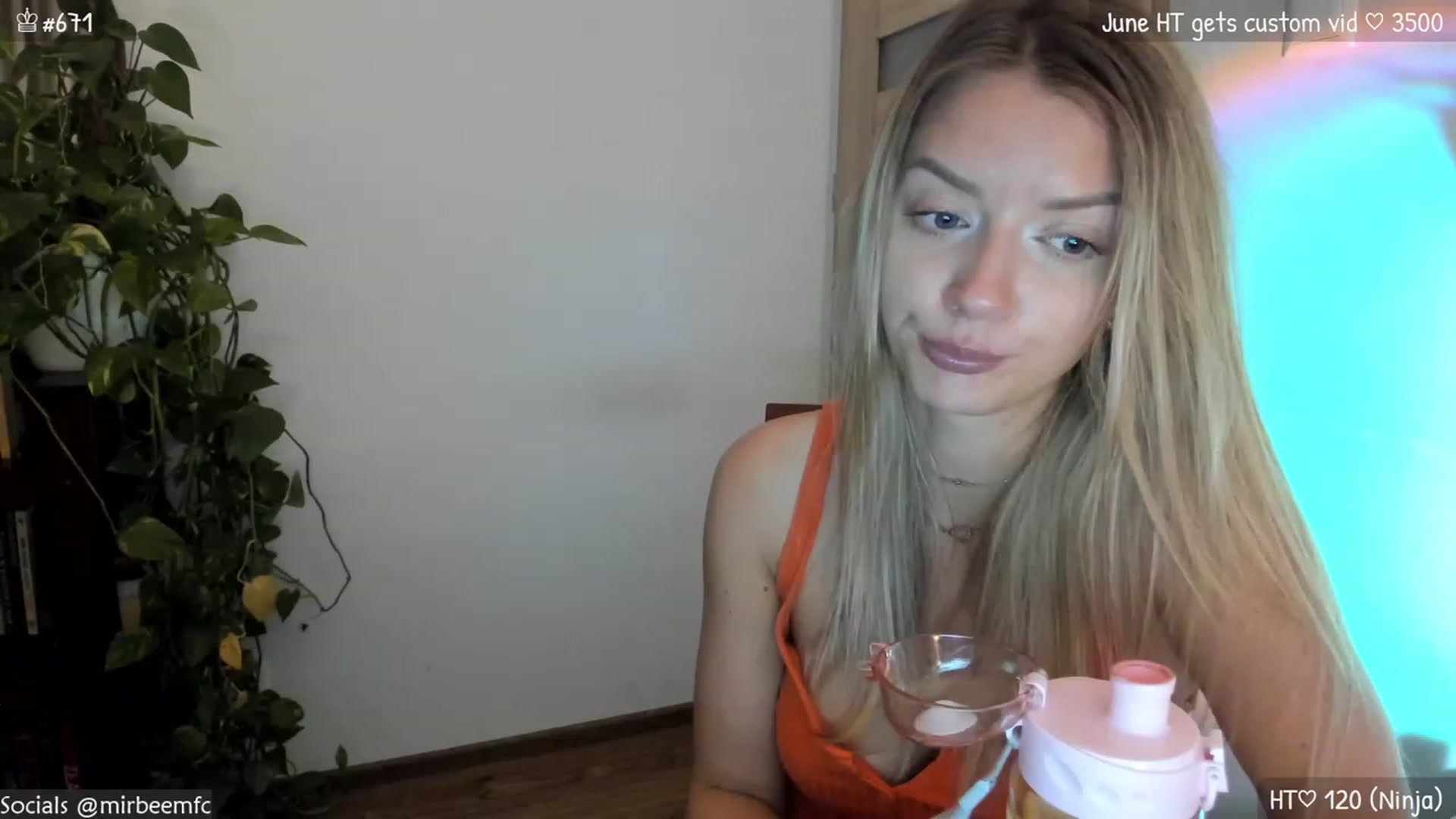 Gallery image thumbnail from MirBee's myfreecams stream on, 06/21/2023, 22:57 image 1 of 20