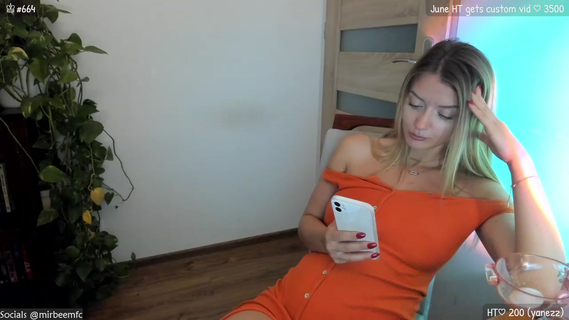 Gallery image thumbnail from MirBee's myfreecams stream on, 06/21/2023, 22:57 image 9 of 20