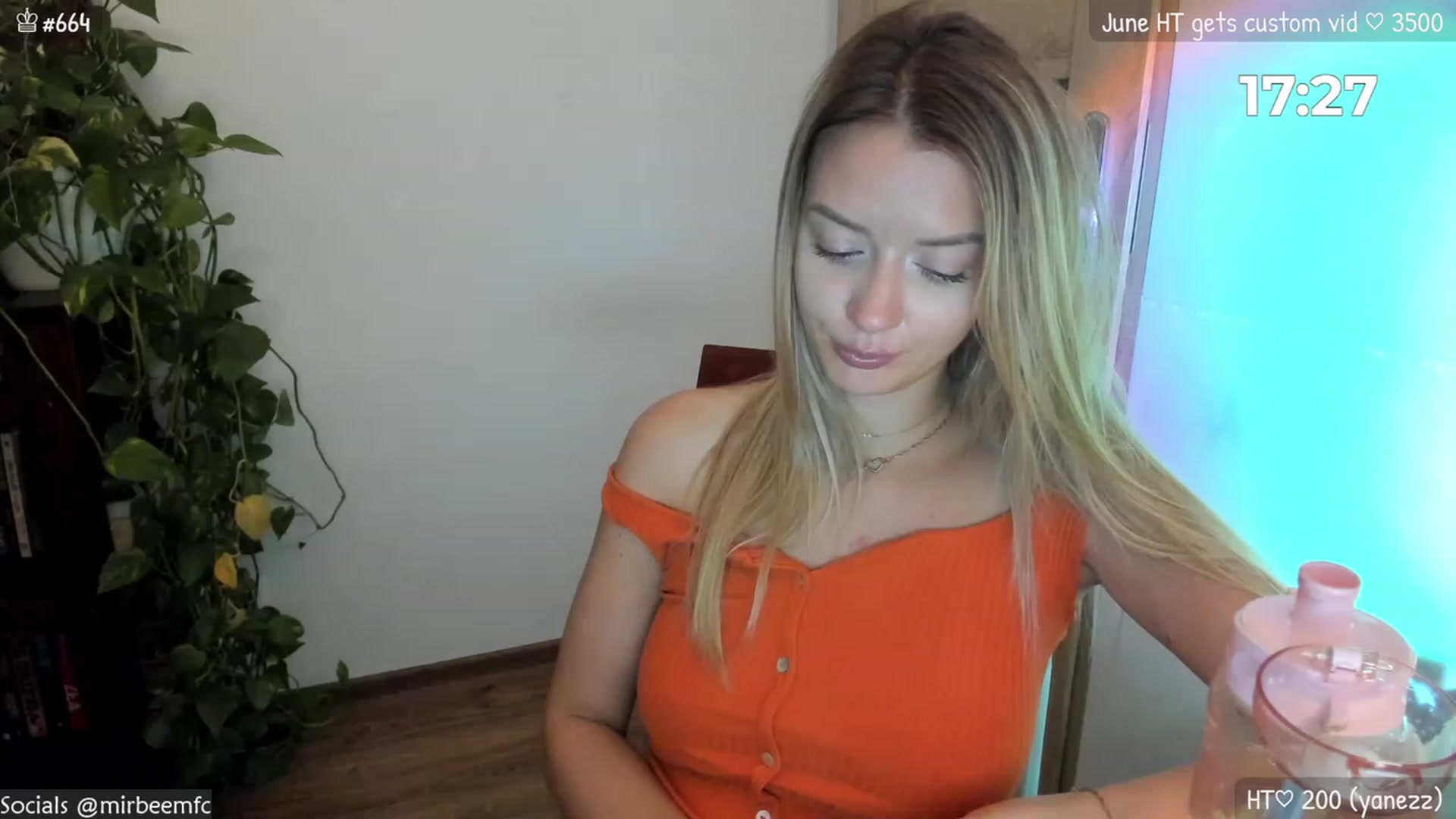 Gallery image thumbnail from MirBee's myfreecams stream on, 06/21/2023, 22:57 image 16 of 20