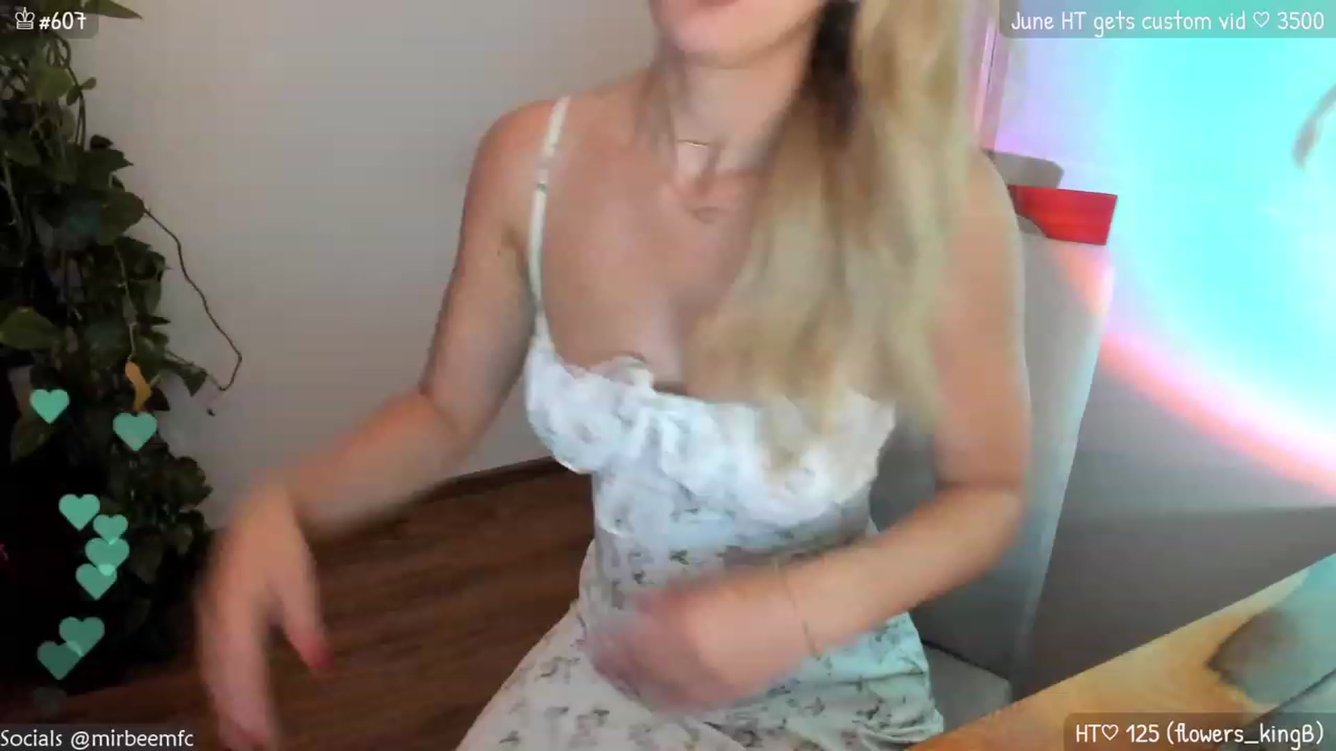 Gallery image thumbnail from MirBee's myfreecams stream on, 06/25/2023, 22:50 image 2 of 20