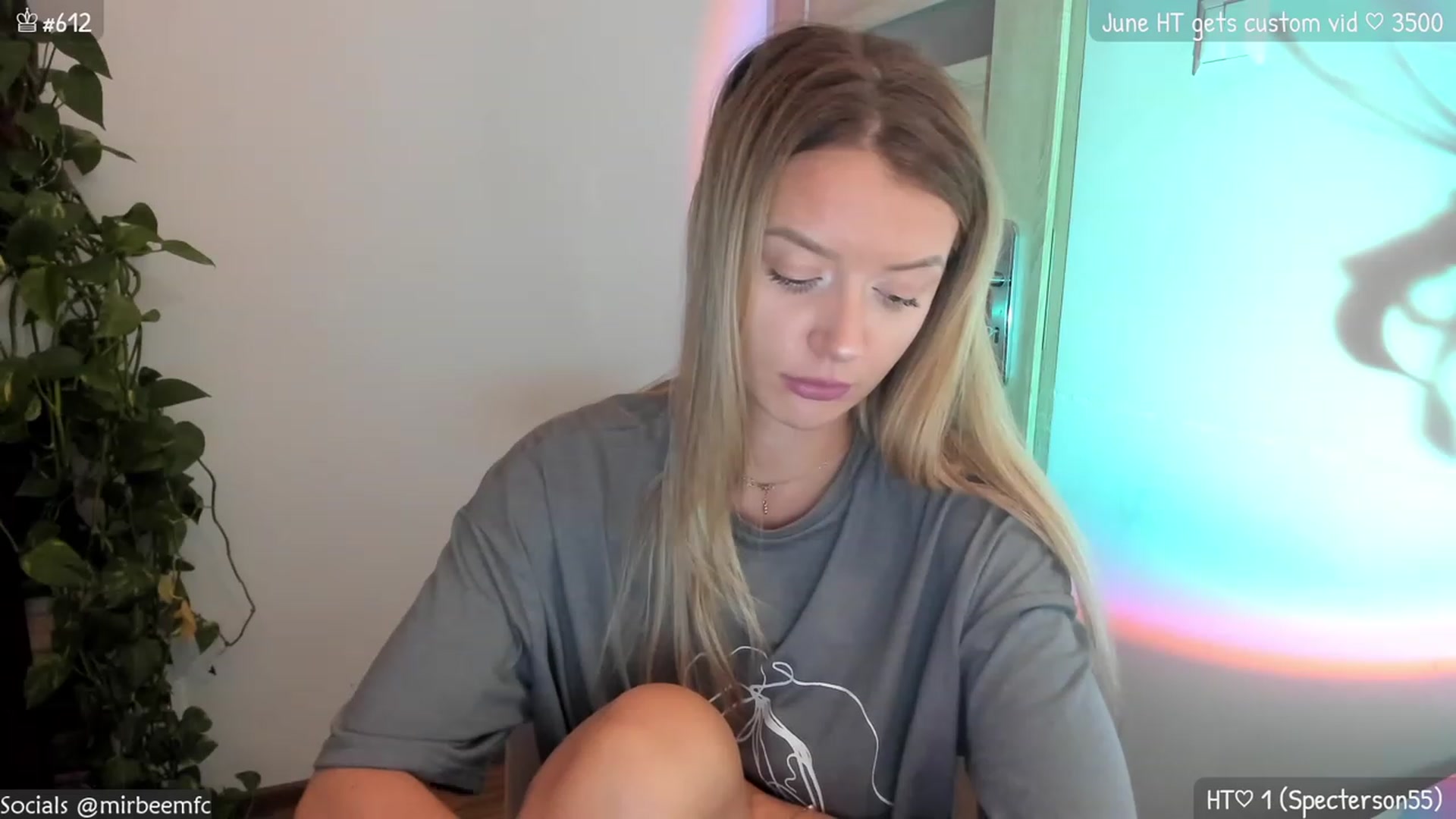 Gallery image thumbnail from MirBee's myfreecams stream on, 06/27/2023, 23:14 image 4 of 20