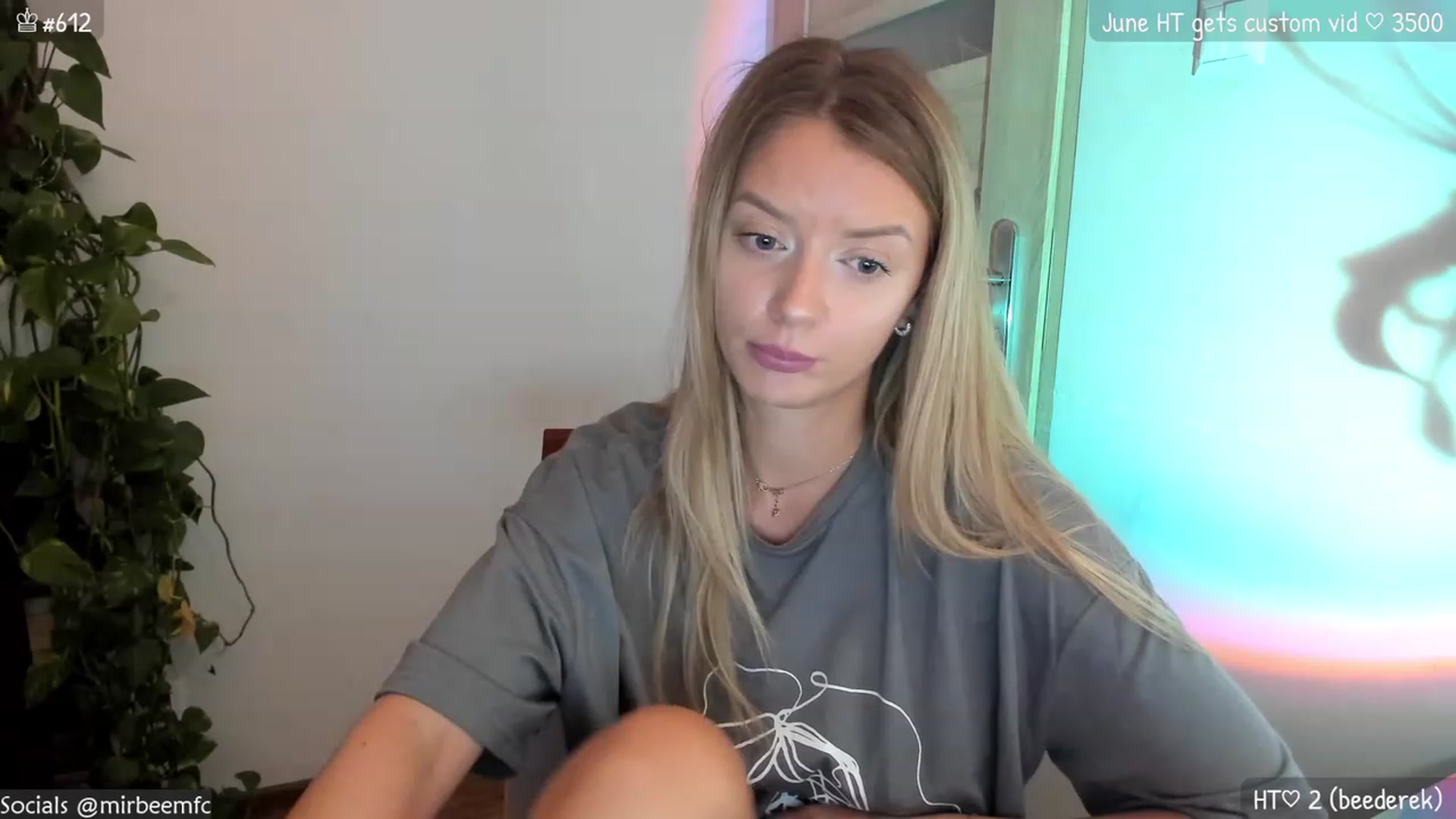 Gallery image thumbnail from MirBee's myfreecams stream on, 06/27/2023, 23:14 image 5 of 20