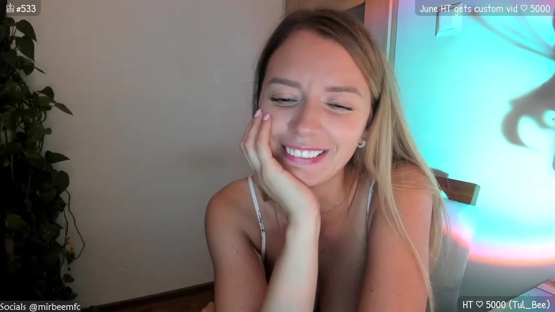Gallery image thumbnail from MirBee's myfreecams stream on, 06/29/2023, 22:40 image 13 of 20
