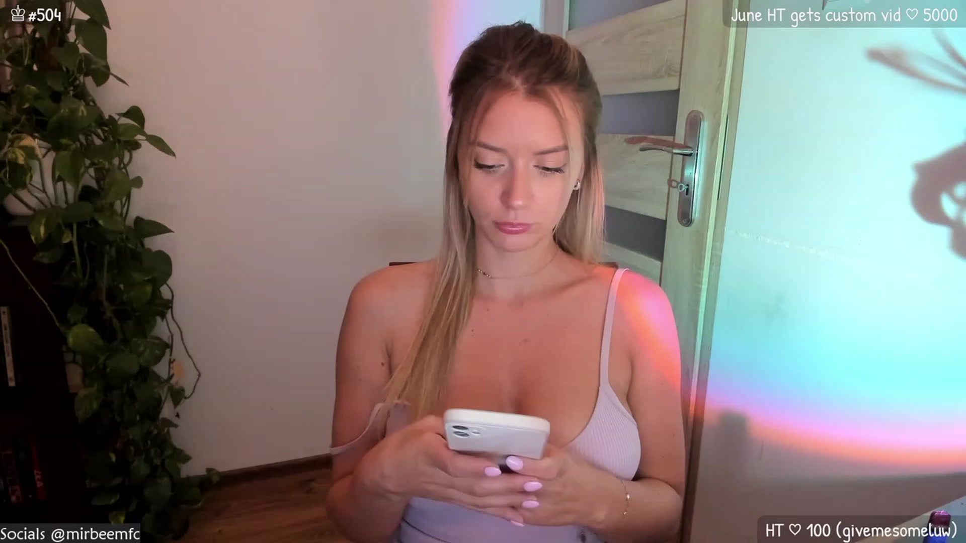 Gallery image thumbnail from MirBee's myfreecams stream on, 06/30/2023, 22:38 image 2 of 20