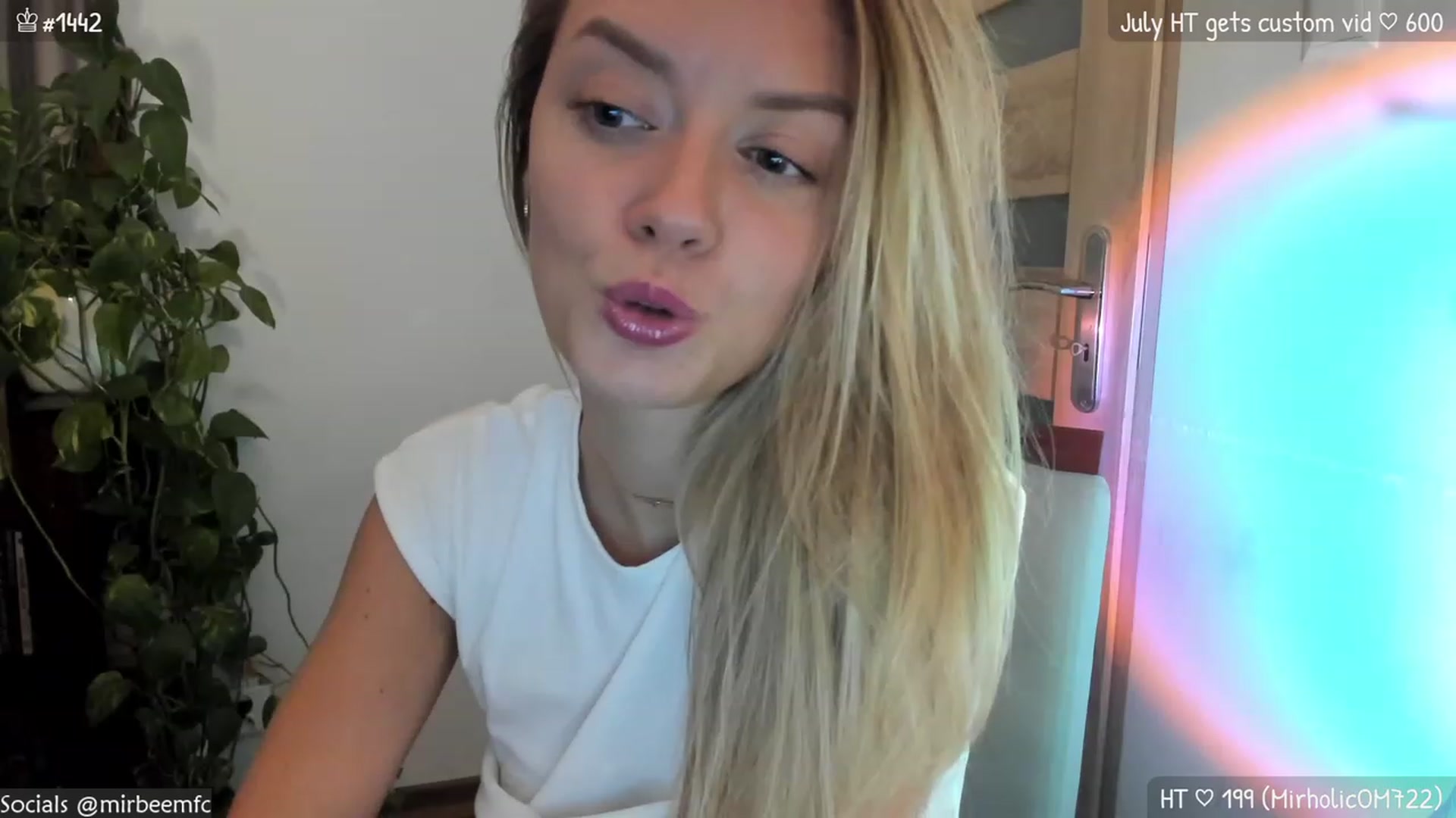 Gallery image thumbnail from MirBee's myfreecams stream on, 07/04/2023, 22:42 image 6 of 20