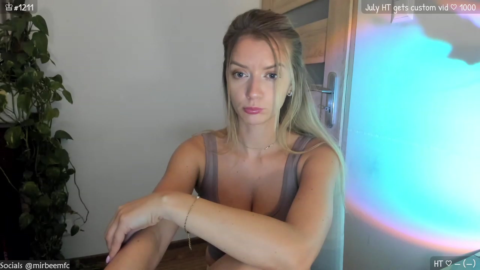 Gallery image thumbnail from MirBee's myfreecams stream on, 07/05/2023, 22:09 image 6 of 20