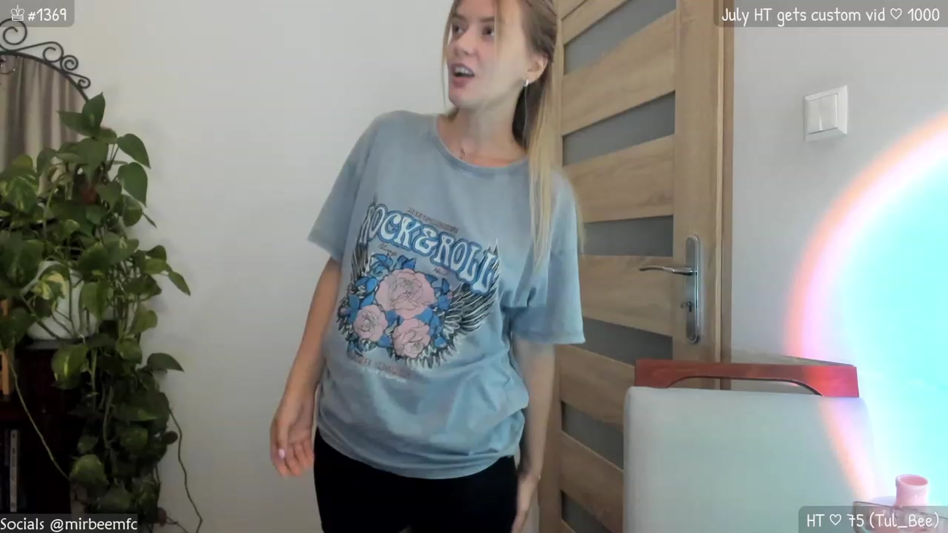 Gallery image thumbnail from MirBee's myfreecams stream on, 07/06/2023, 22:42 image 2 of 20