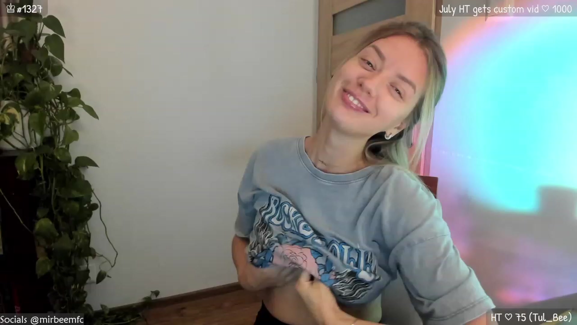 Gallery image thumbnail from MirBee's myfreecams stream on, 07/06/2023, 22:42 image 10 of 20
