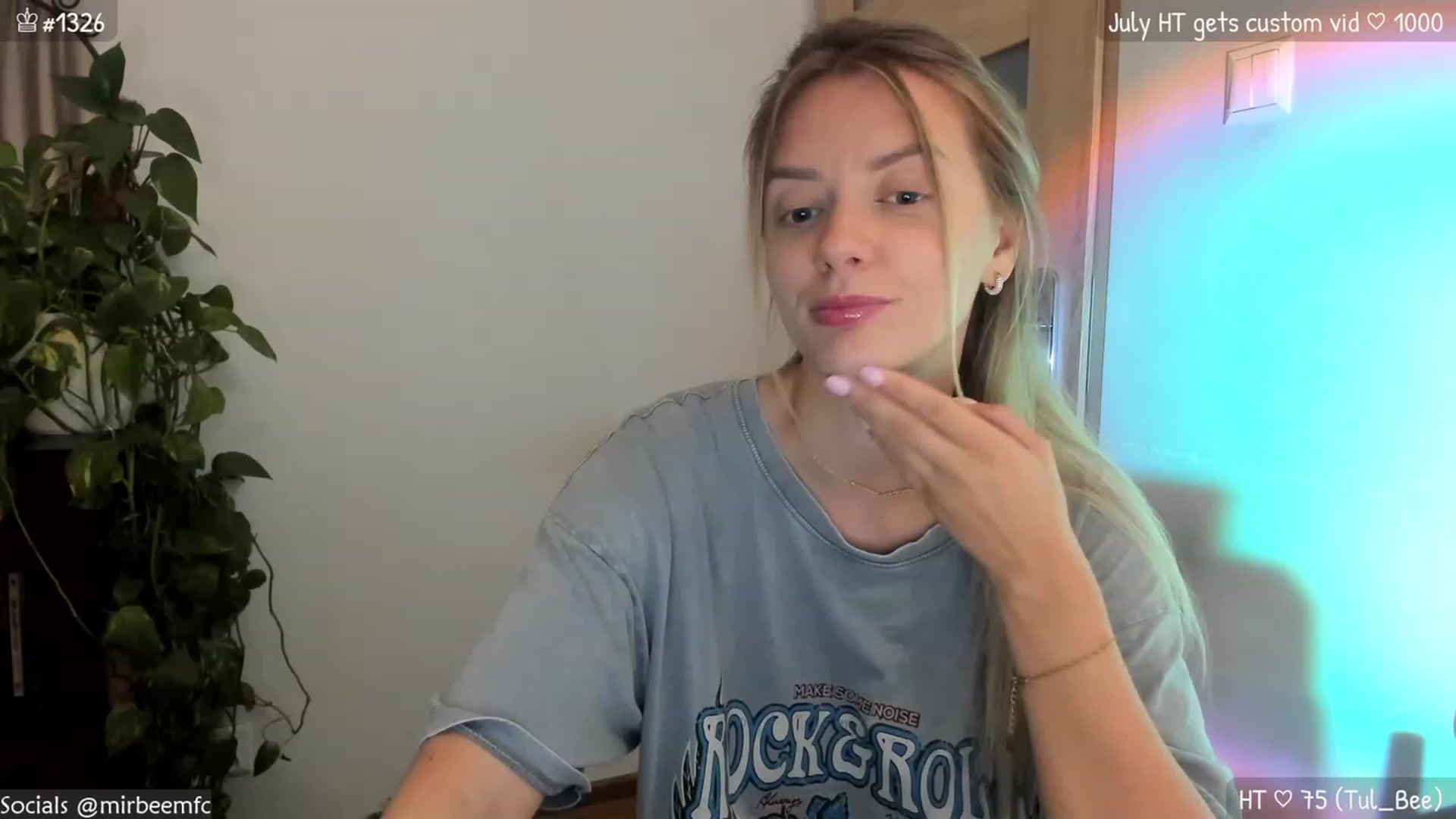 Gallery image thumbnail from MirBee's myfreecams stream on, 07/06/2023, 22:42 image 15 of 20