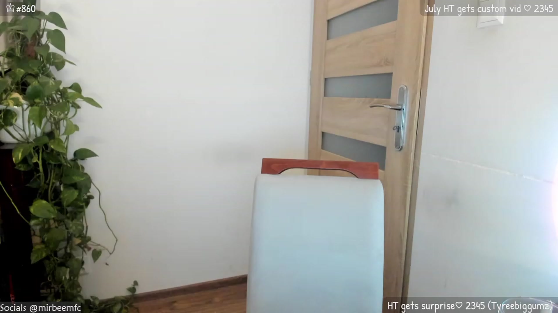 Gallery image thumbnail from MirBee's myfreecams stream on, 07/08/2023, 24:19 image 2 of 20