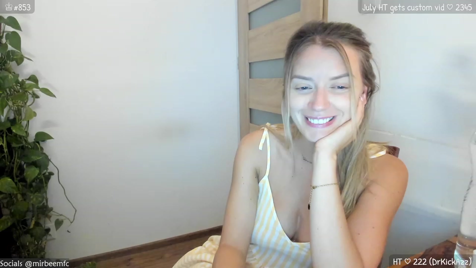 Gallery image thumbnail from MirBee's myfreecams stream on, 07/09/2023, 21:36 image 11 of 20