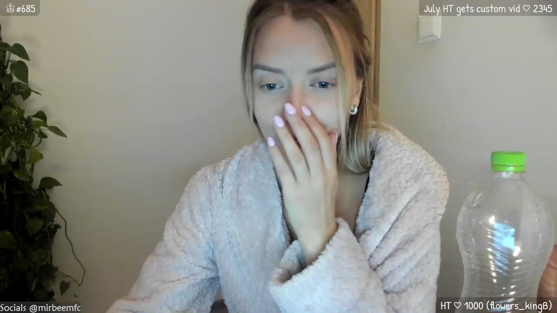 Gallery image thumbnail from MirBee's myfreecams stream on, 07/10/2023, 24:22 image 17 of 20