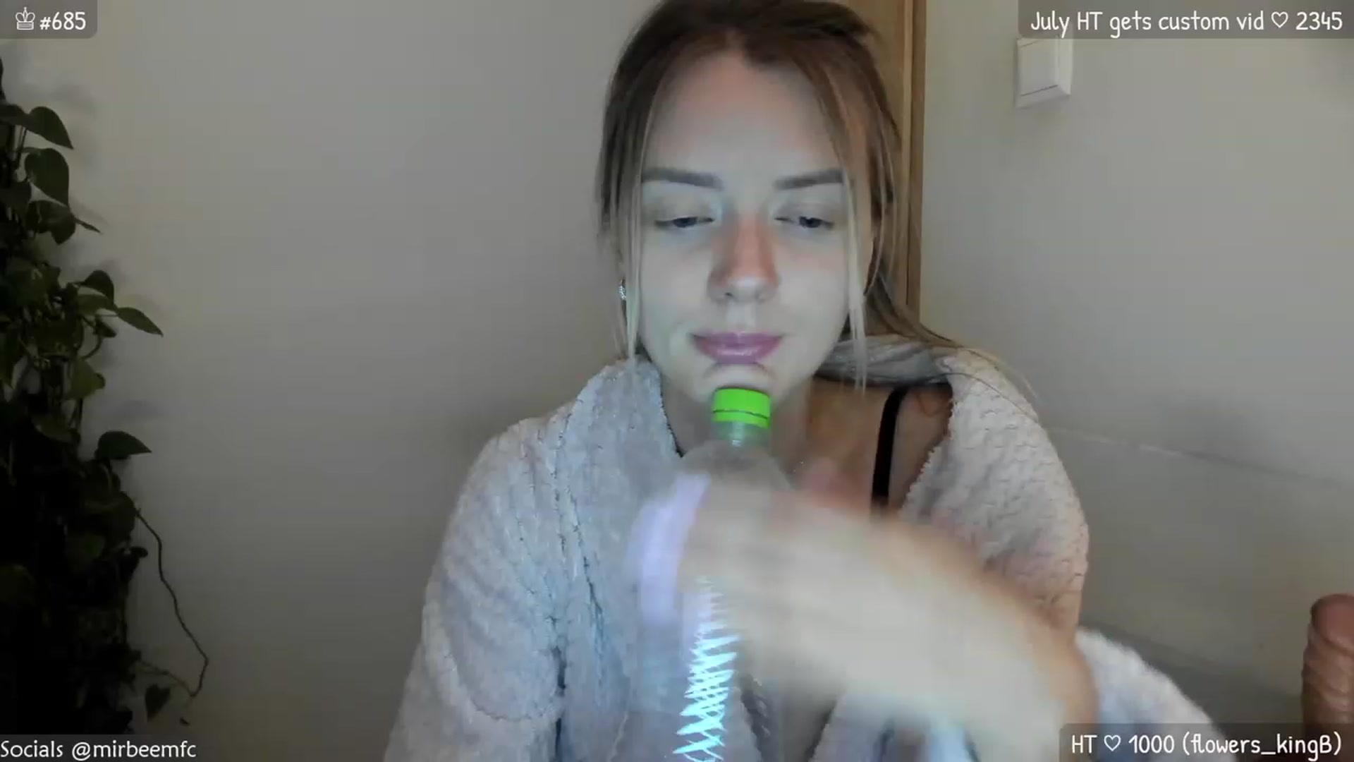Gallery image thumbnail from MirBee's myfreecams stream on, 07/10/2023, 24:22 image 19 of 20