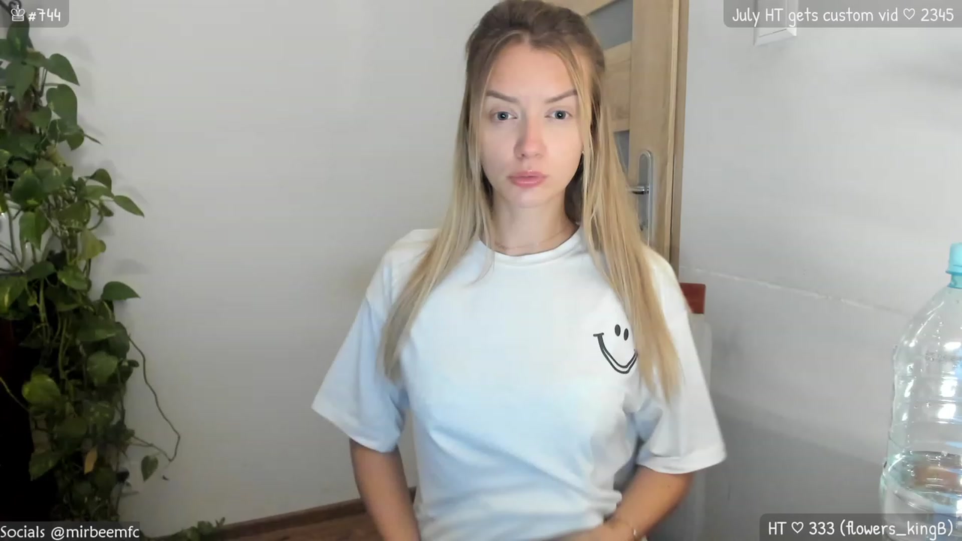 Gallery image thumbnail from MirBee's myfreecams stream on, 07/10/2023, 22:19 image 4 of 20