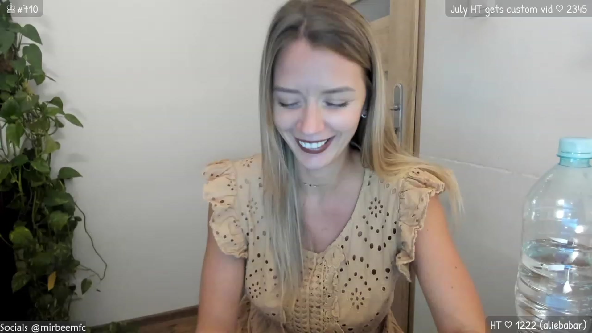 Gallery image thumbnail from MirBee's myfreecams stream on, 07/11/2023, 22:13 image 17 of 20