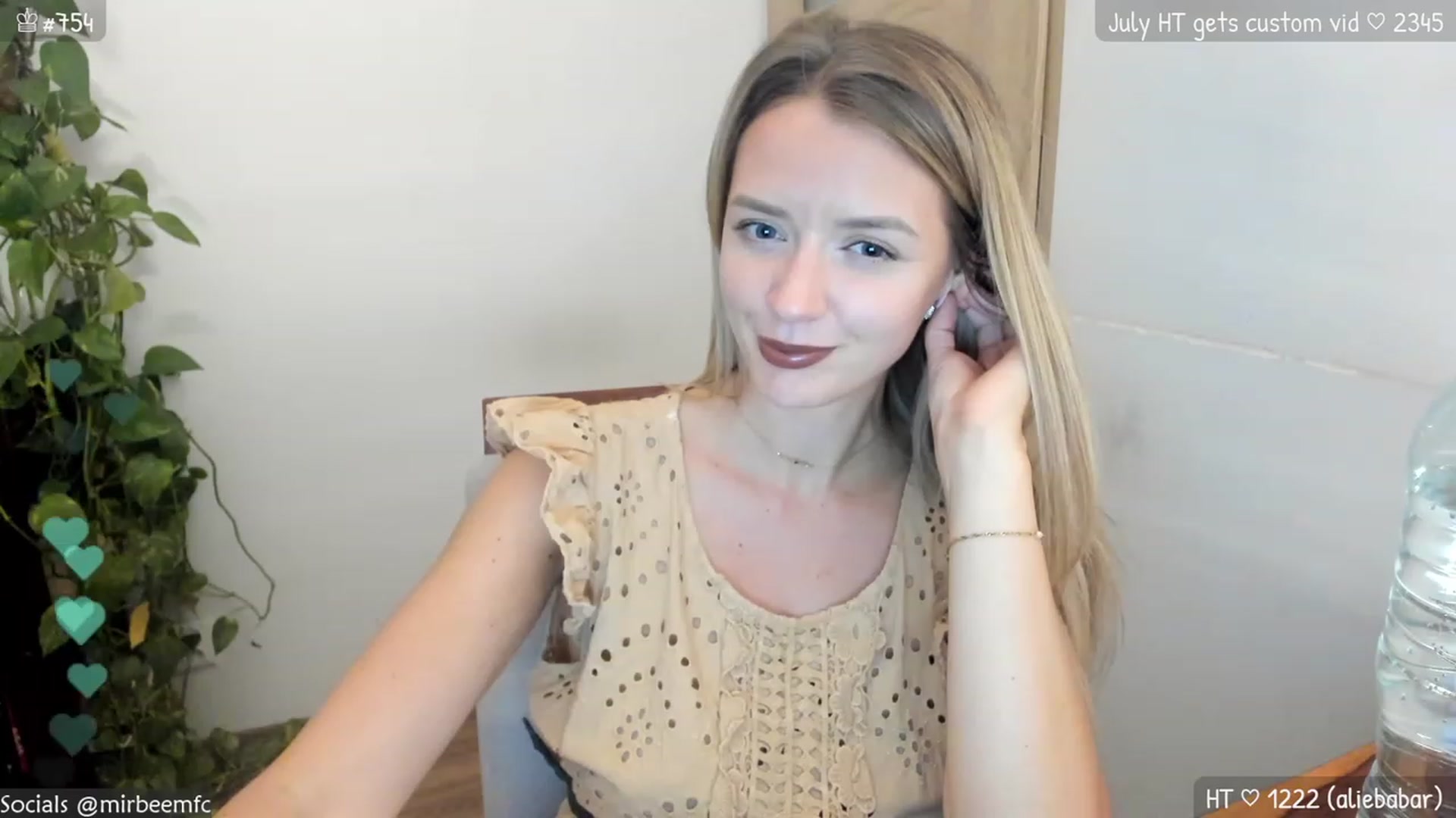 Gallery image thumbnail from MirBee's myfreecams stream on, 07/11/2023, 22:13 image 9 of 20