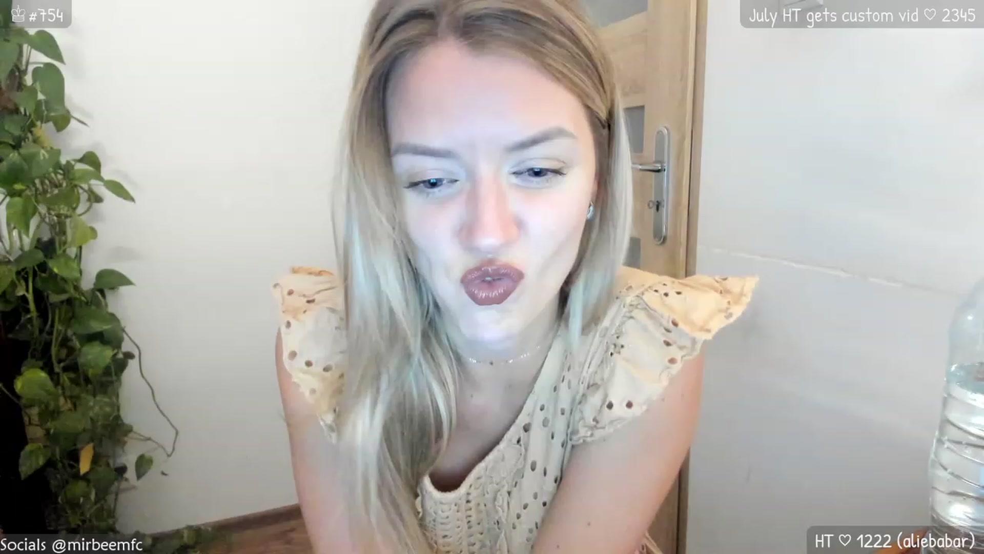 Gallery image thumbnail from MirBee's myfreecams stream on, 07/11/2023, 22:13 image 12 of 20