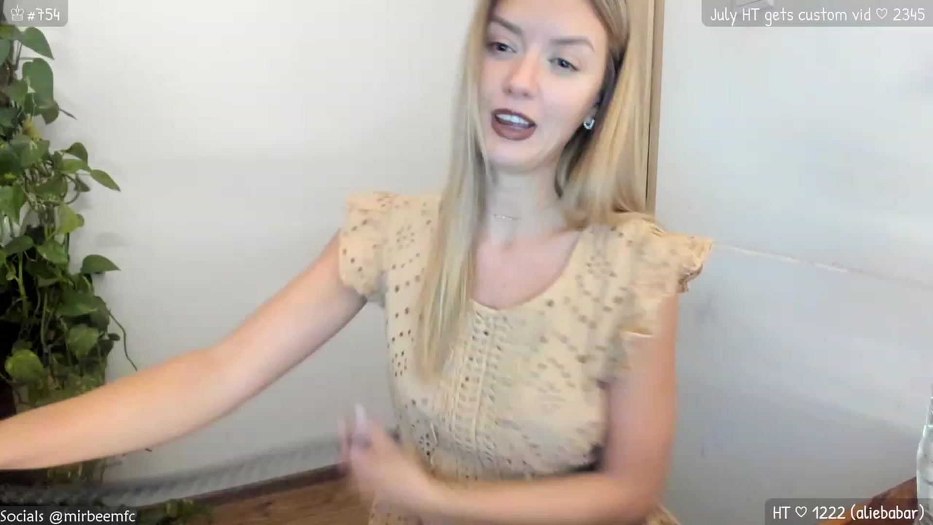 Gallery image thumbnail from MirBee's myfreecams stream on, 07/11/2023, 22:13 image 14 of 20