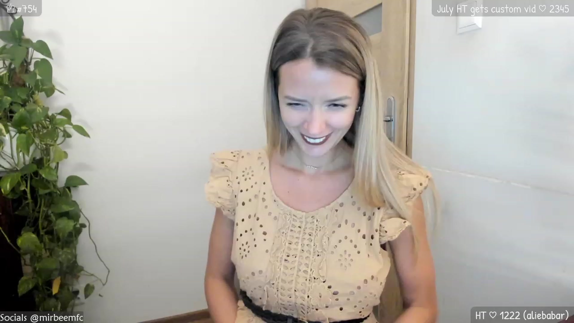 Gallery image thumbnail from MirBee's myfreecams stream on, 07/11/2023, 22:13 image 10 of 20