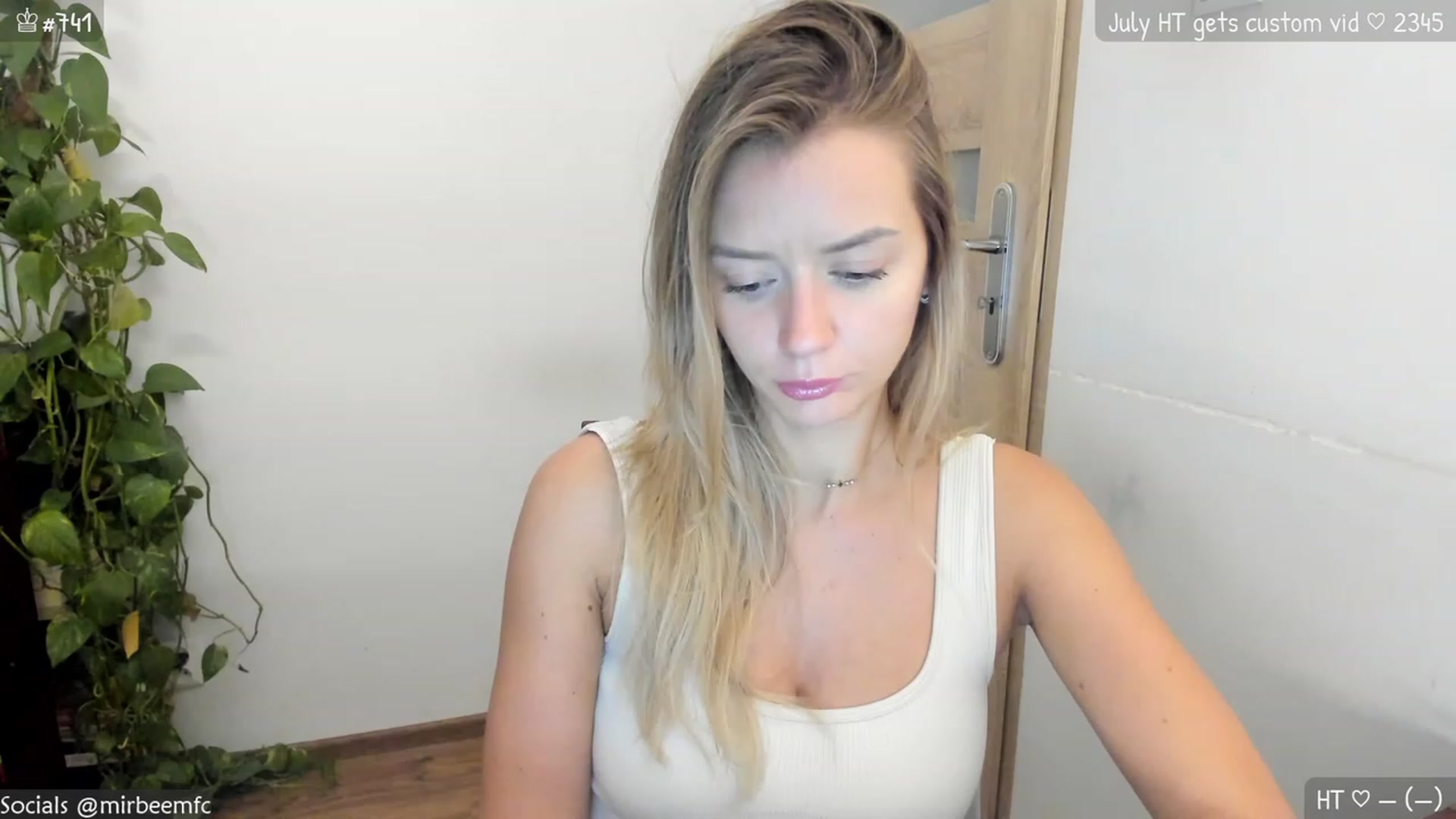 Gallery image thumbnail from MirBee's myfreecams stream on, 07/12/2023, 22:39 image 1 of 20