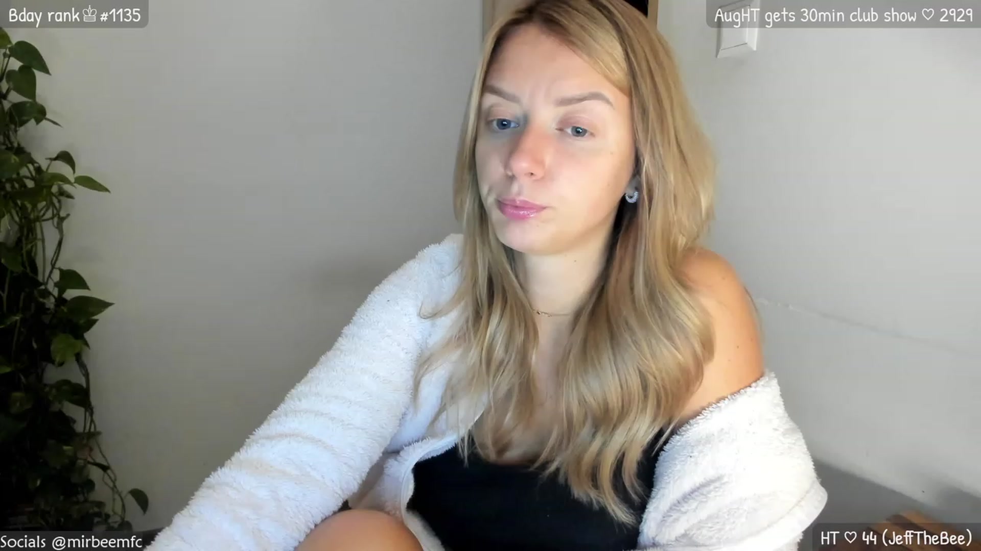 Gallery image thumbnail from MirBee's myfreecams stream on, 08/04/2023, 22:32 image 10 of 20