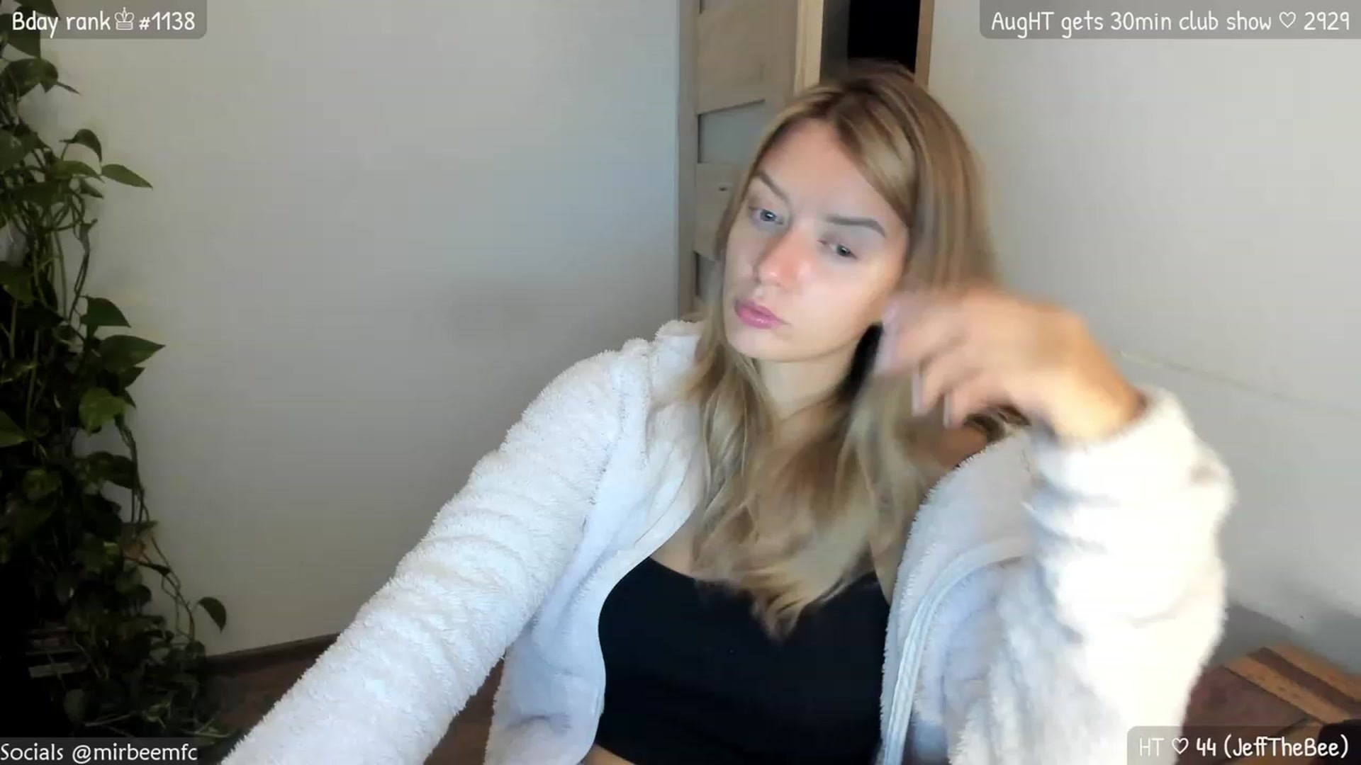 Gallery image thumbnail from MirBee's myfreecams stream on, 08/04/2023, 22:32 image 9 of 20