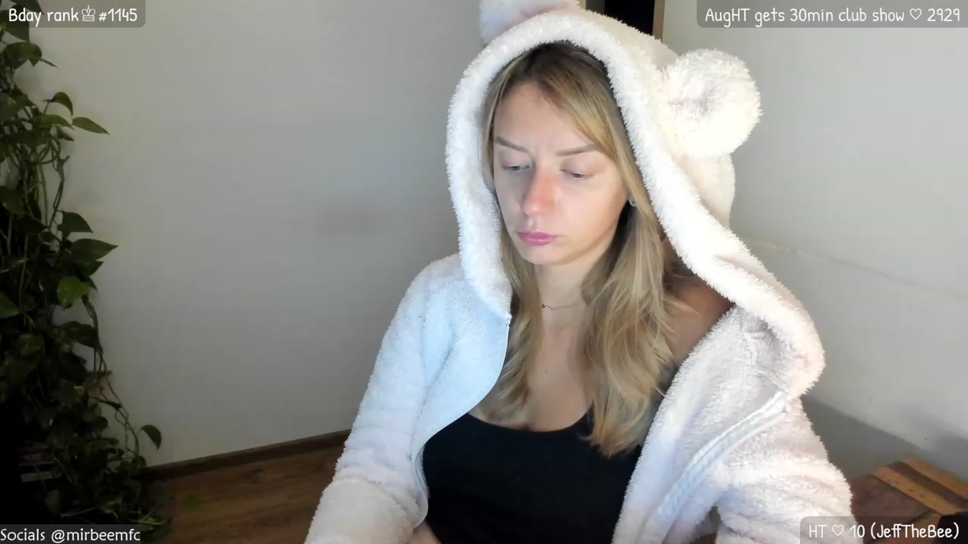 Gallery image thumbnail from MirBee's myfreecams stream on, 08/04/2023, 22:32 image 7 of 20