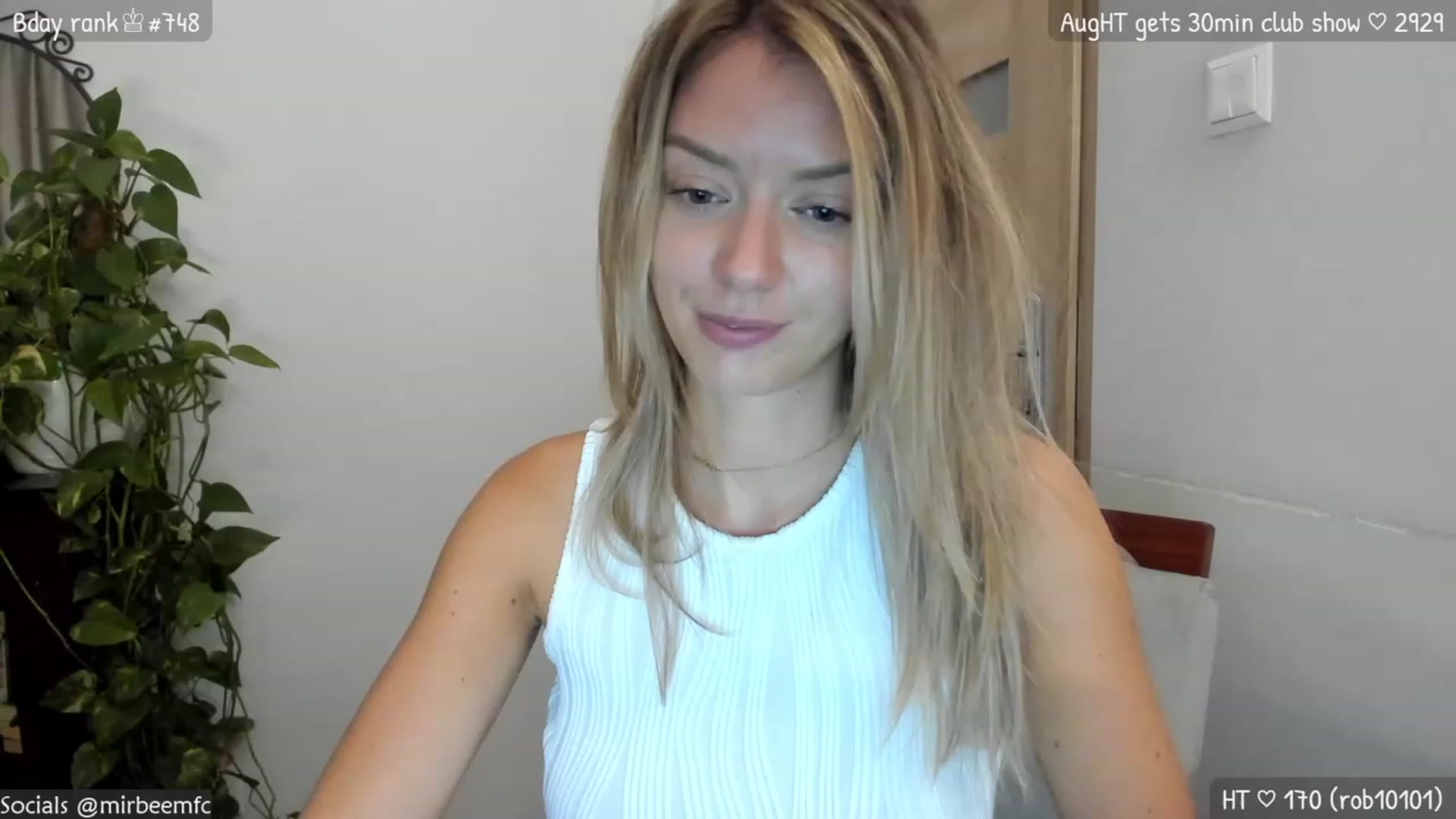 Gallery image thumbnail from MirBee's myfreecams stream on, 08/06/2023, 22:49 image 5 of 20
