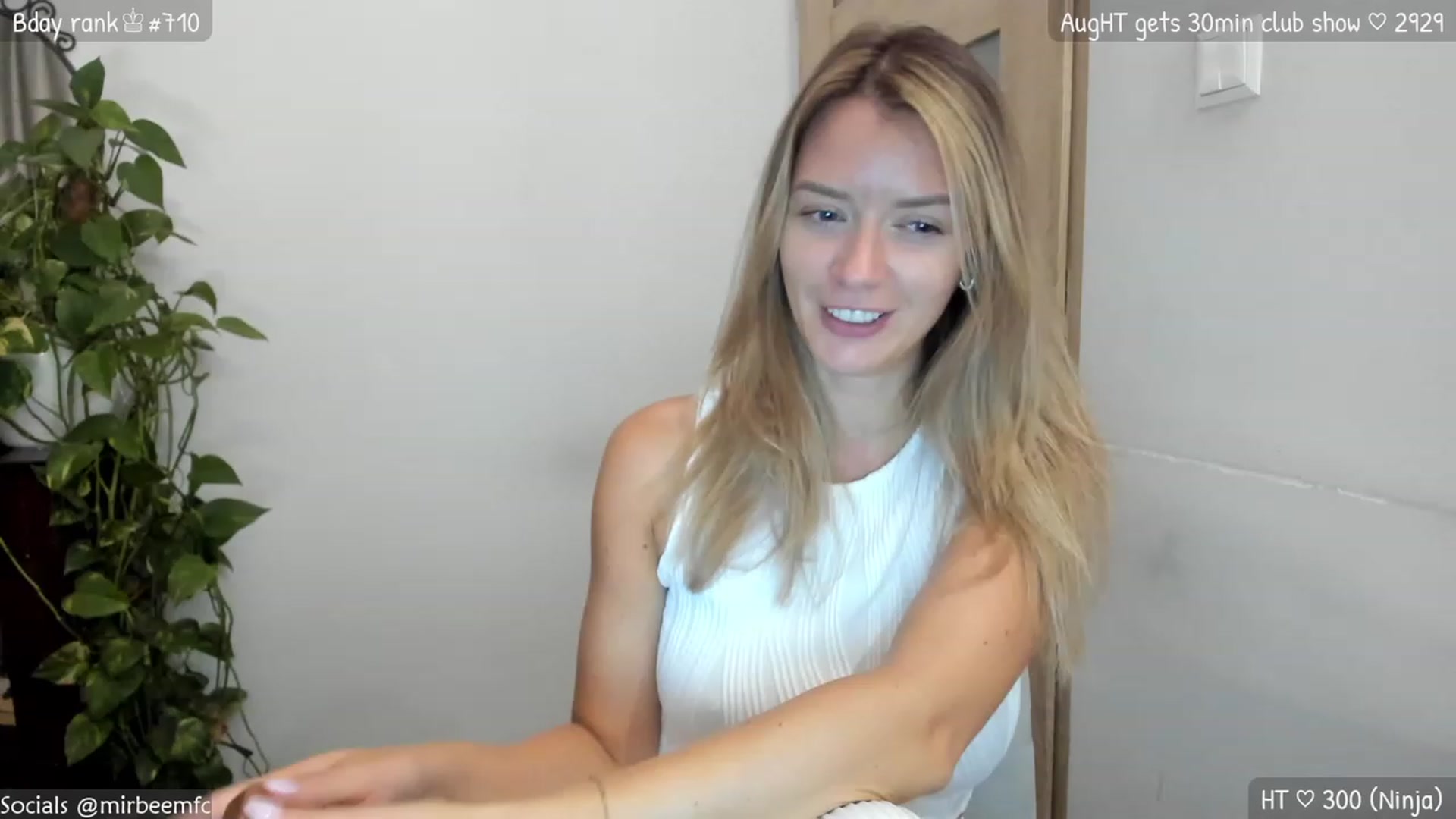 Gallery image thumbnail from MirBee's myfreecams stream on, 08/06/2023, 22:49 image 13 of 20