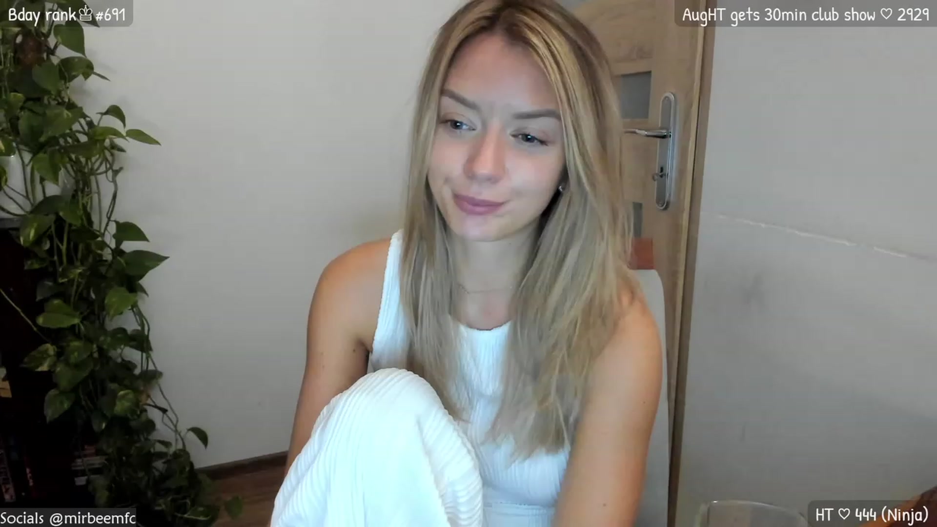 Gallery image thumbnail from MirBee's myfreecams stream on, 08/06/2023, 22:49 image 18 of 20