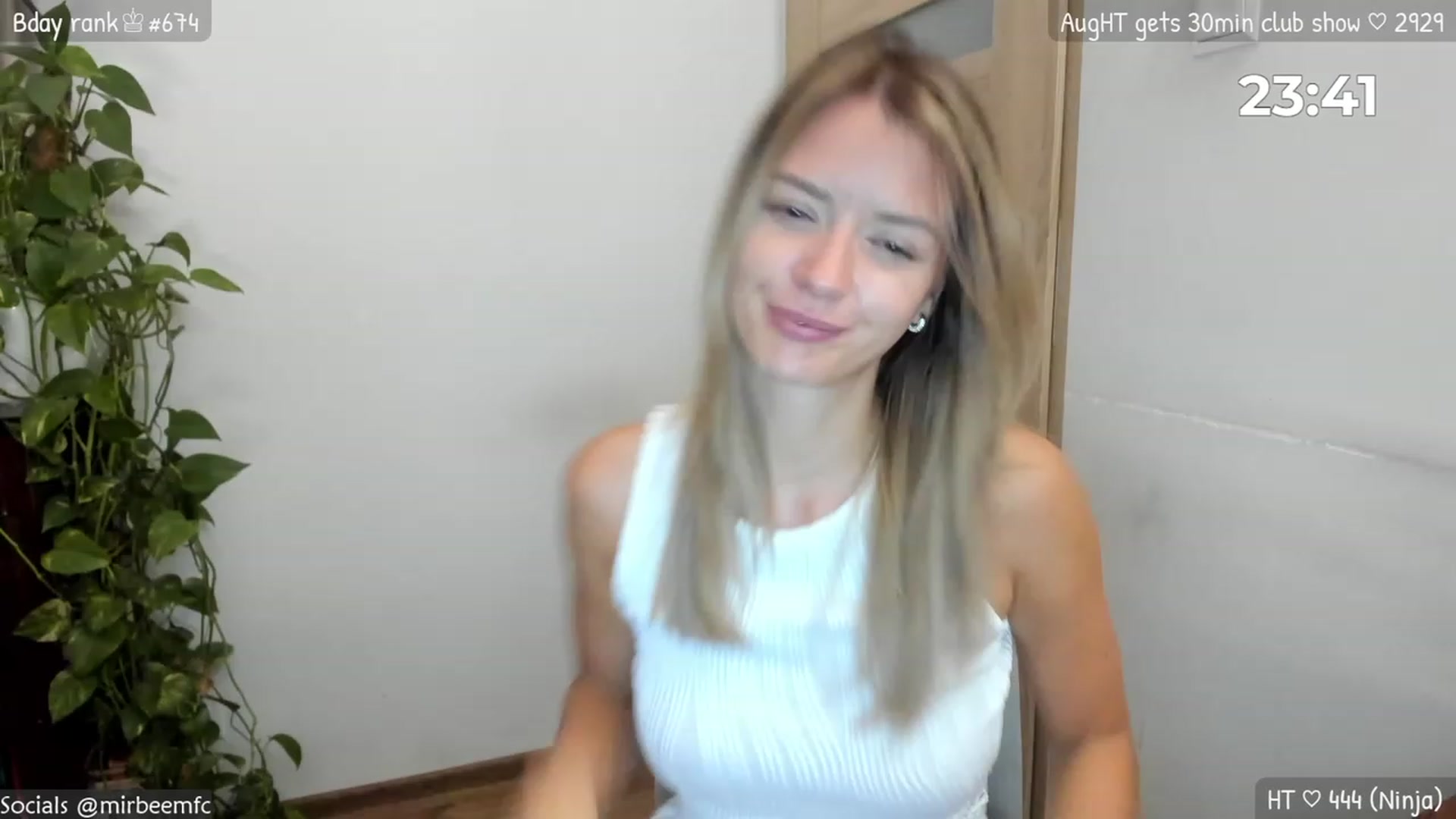 Gallery image thumbnail from MirBee's myfreecams stream on, 08/06/2023, 23:20 image 5 of 20