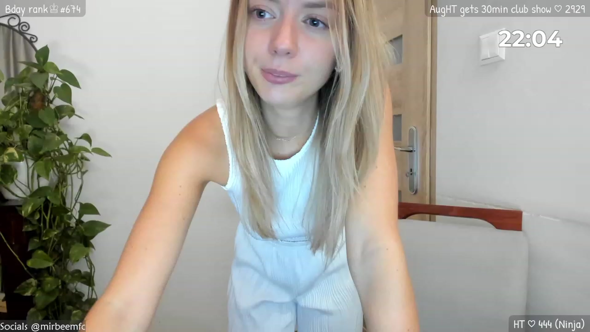 Gallery image thumbnail from MirBee's myfreecams stream on, 08/06/2023, 23:20 image 6 of 20