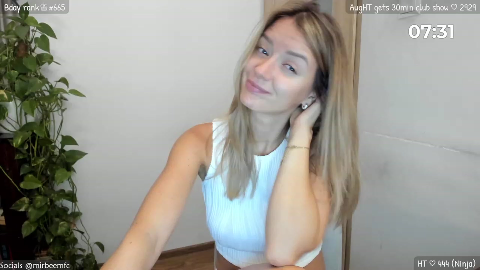 Gallery image thumbnail from MirBee's myfreecams stream on, 08/06/2023, 23:20 image 15 of 20