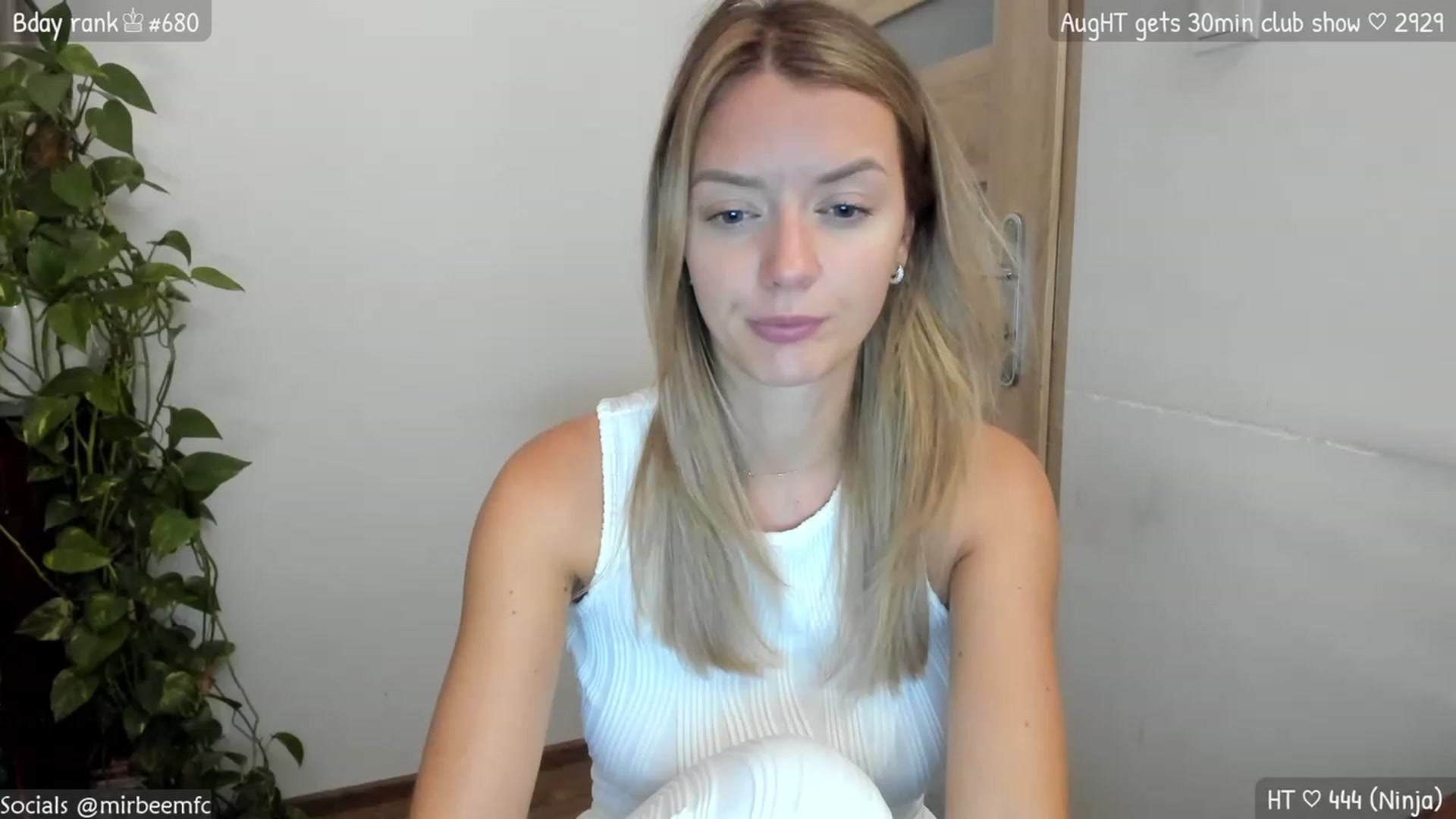 Gallery image thumbnail from MirBee's myfreecams stream on, 08/06/2023, 23:20 image 1 of 20