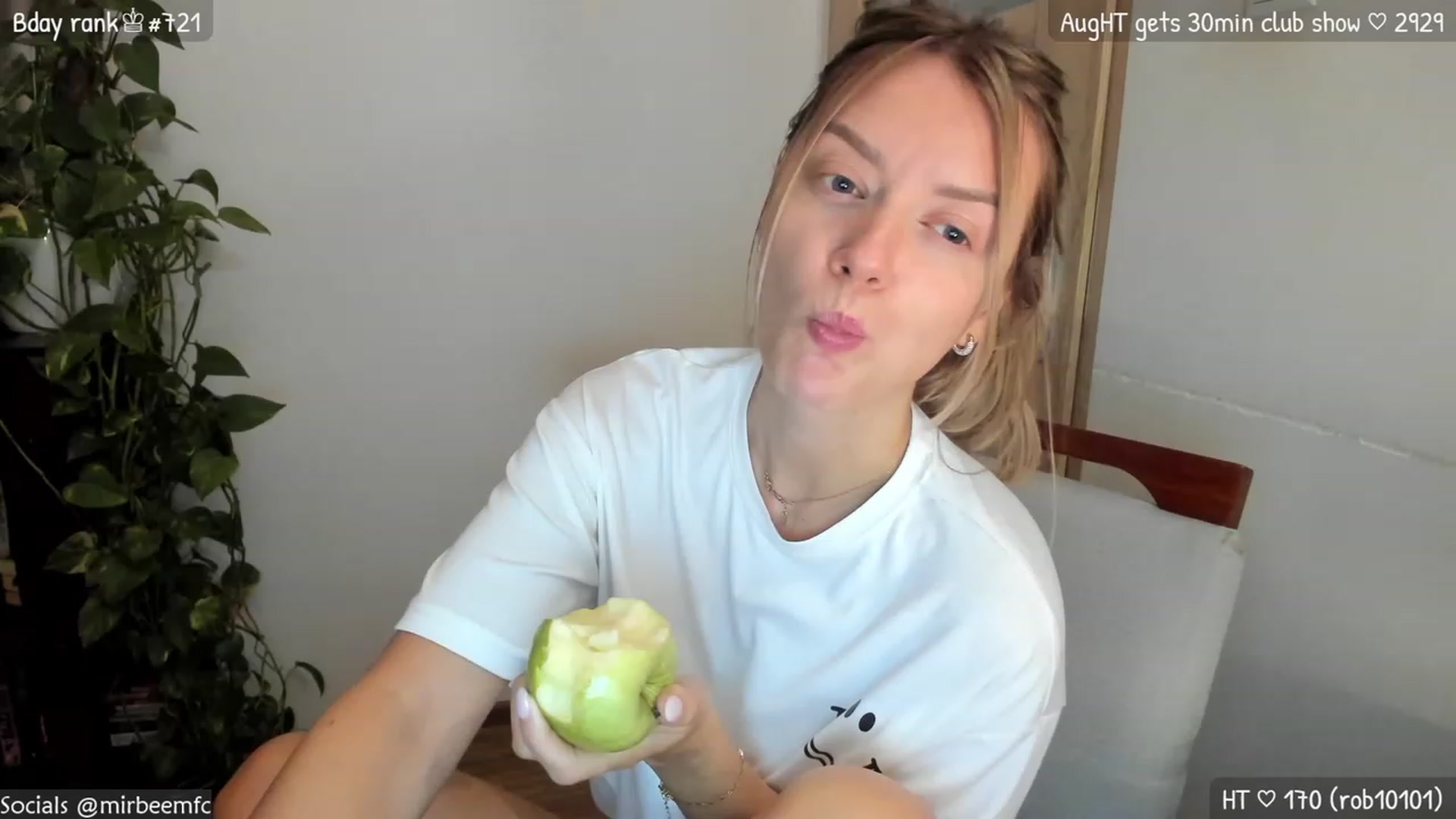 Gallery image thumbnail from MirBee's myfreecams stream on, 08/08/2023, 22:27 image 12 of 20