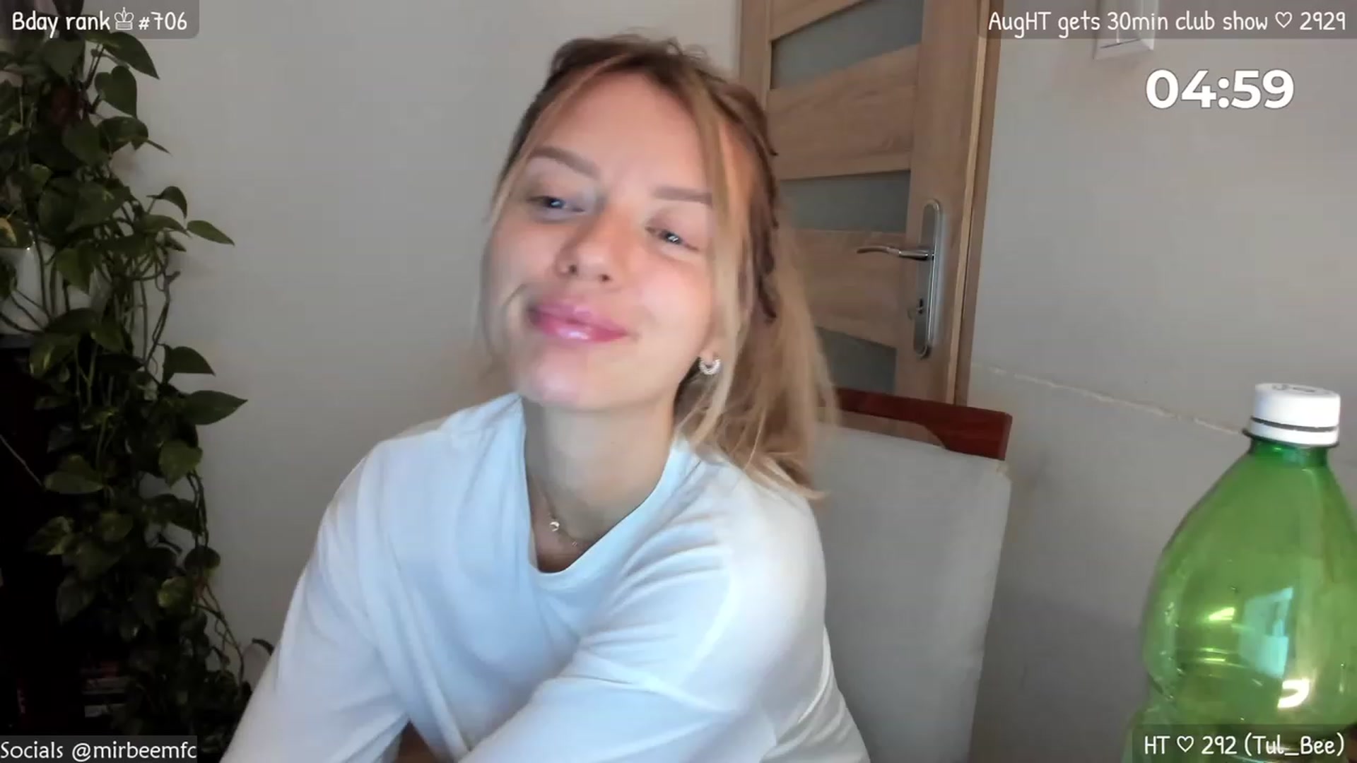 Gallery image thumbnail from MirBee's myfreecams stream on, 08/08/2023, 22:50 image 13 of 20
